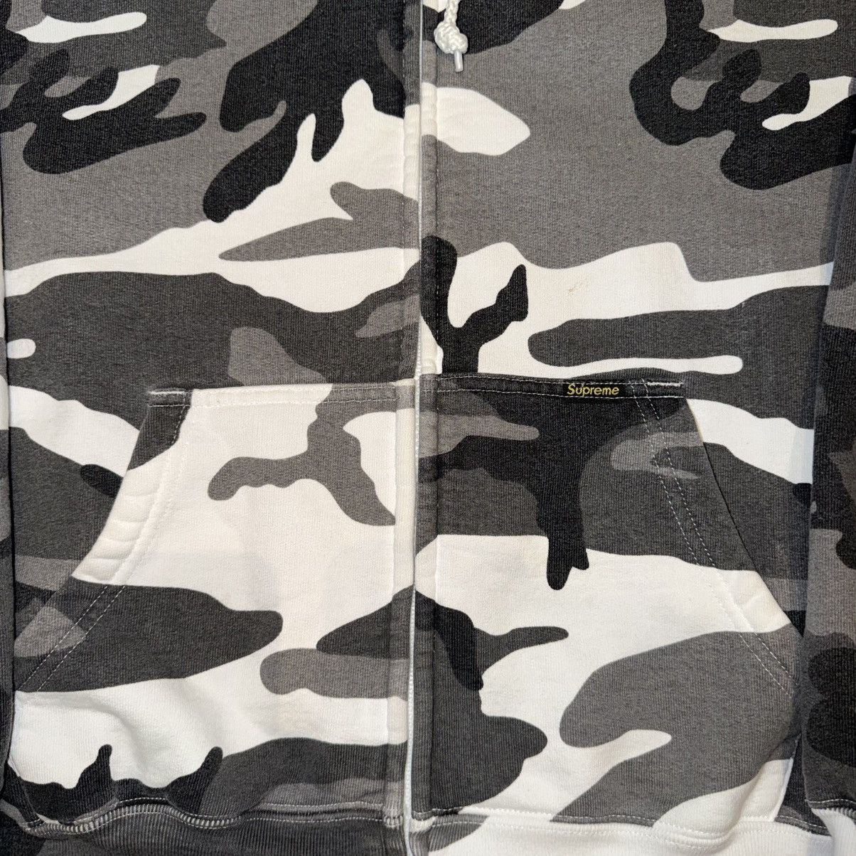 Supreme FW24 Supreme Camo Work Zip Up Hoodie Size US S / EU 44-46 / 1 - 2 Thumbnail