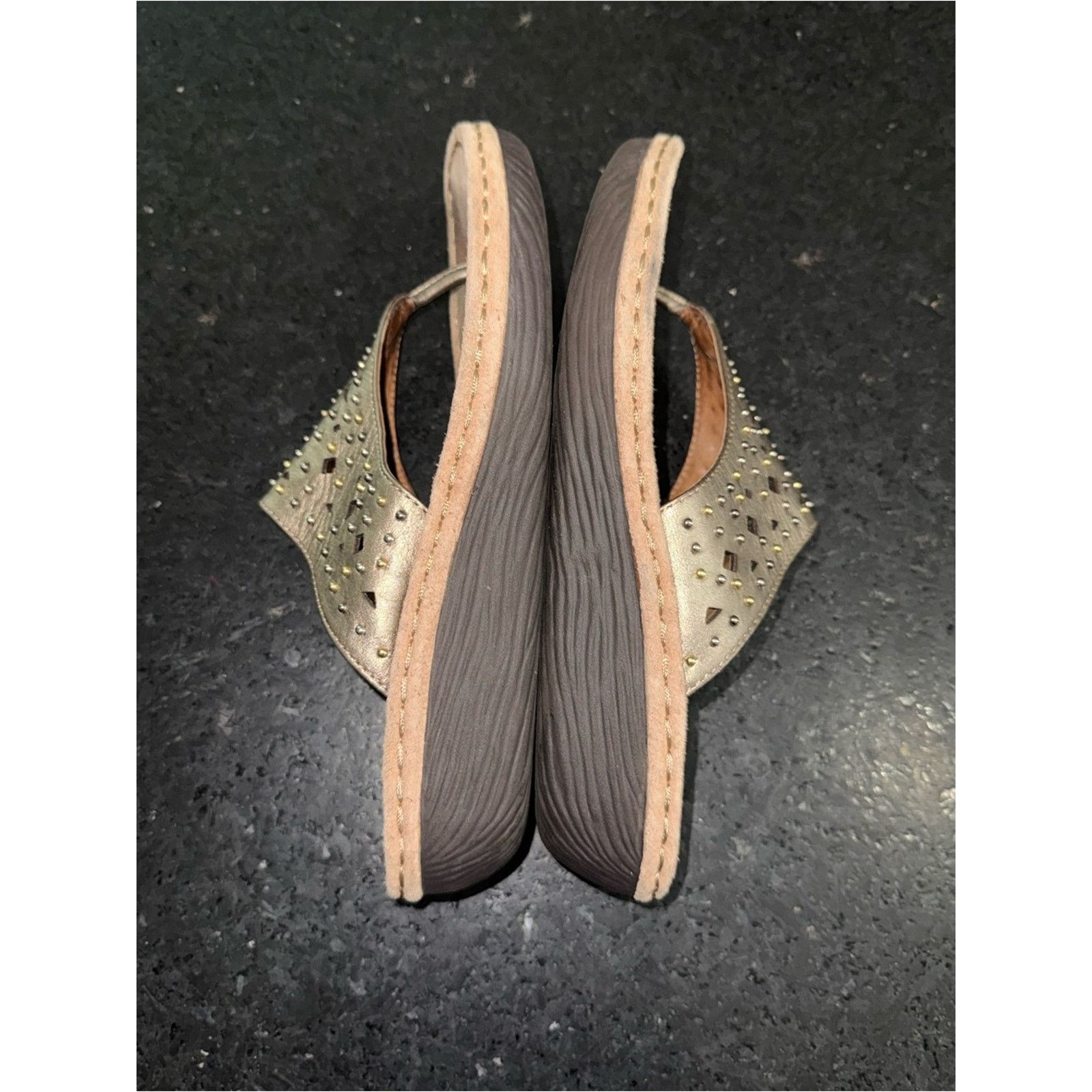 Clarks Clarks Metallic Subtle Gold Studded Thong Sandals 1.5” Heel Size US 9 / IT 39 - 8 Thumbnail