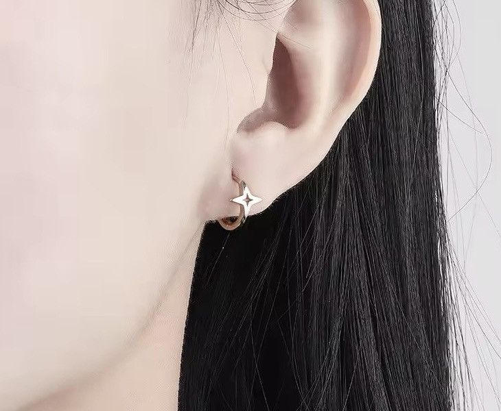 Jewelry Four-pointed Star Hoop Earring Size ONE SIZE - 1 Thumbnail
