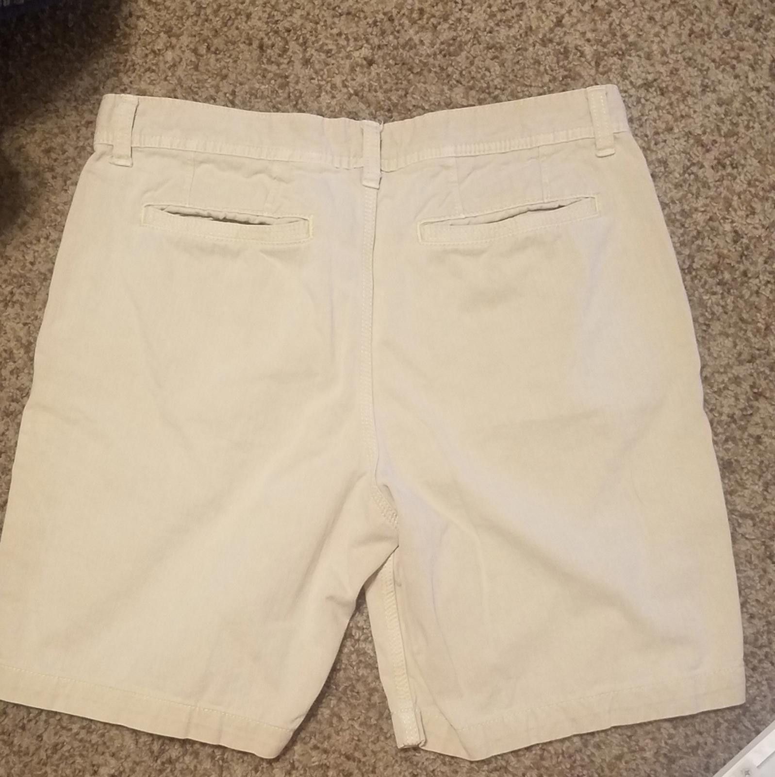 Banana Republic Banana Republic Surplus Twill Shorts Cream Size 33 Size US 33 - 2 Thumbnail