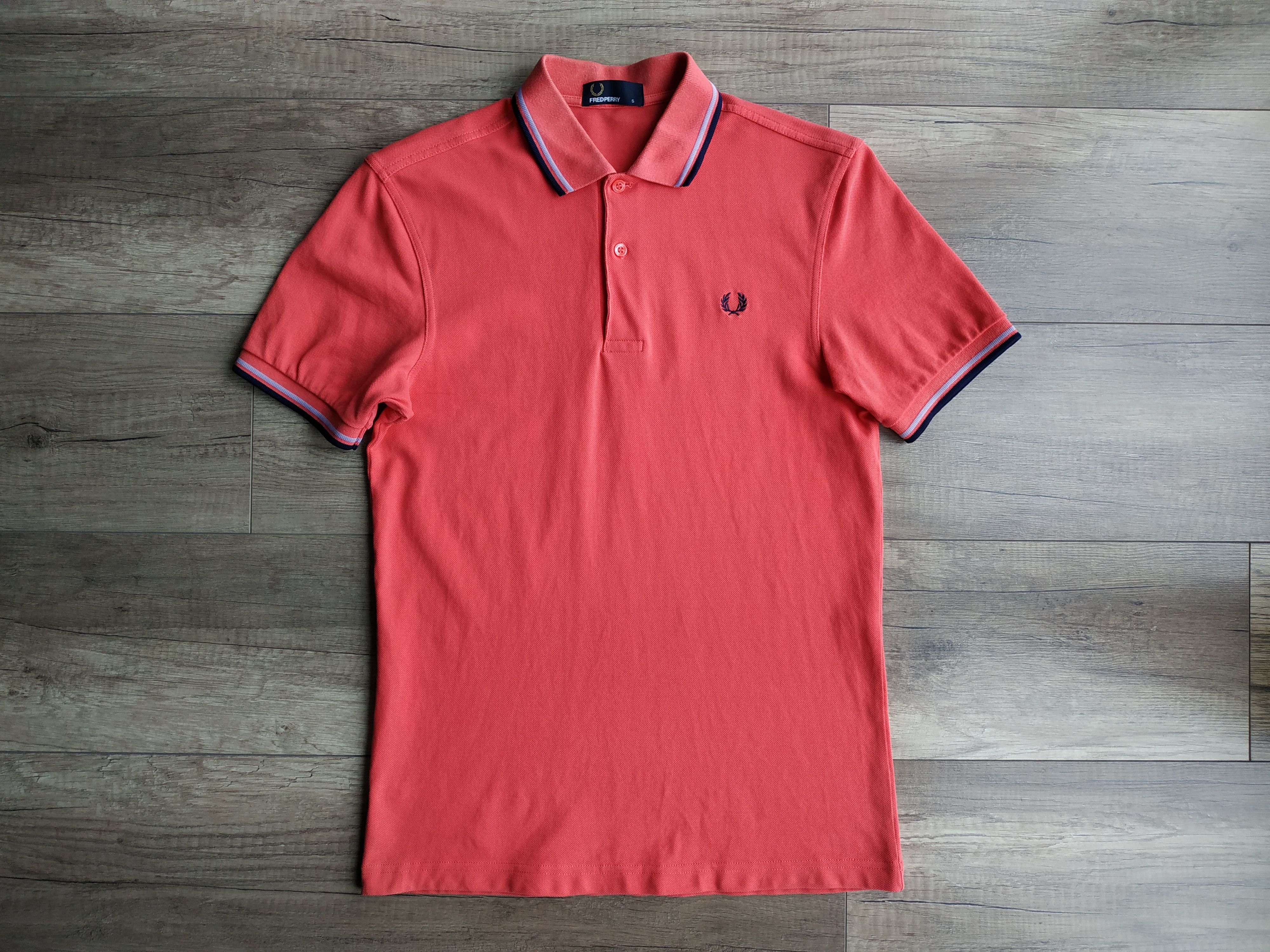 Fred Perry FRED PERRY Men's Coral Polo Shirt, s. SMALL Size US S / EU 44-46 / 1 - 1 Thumbnail