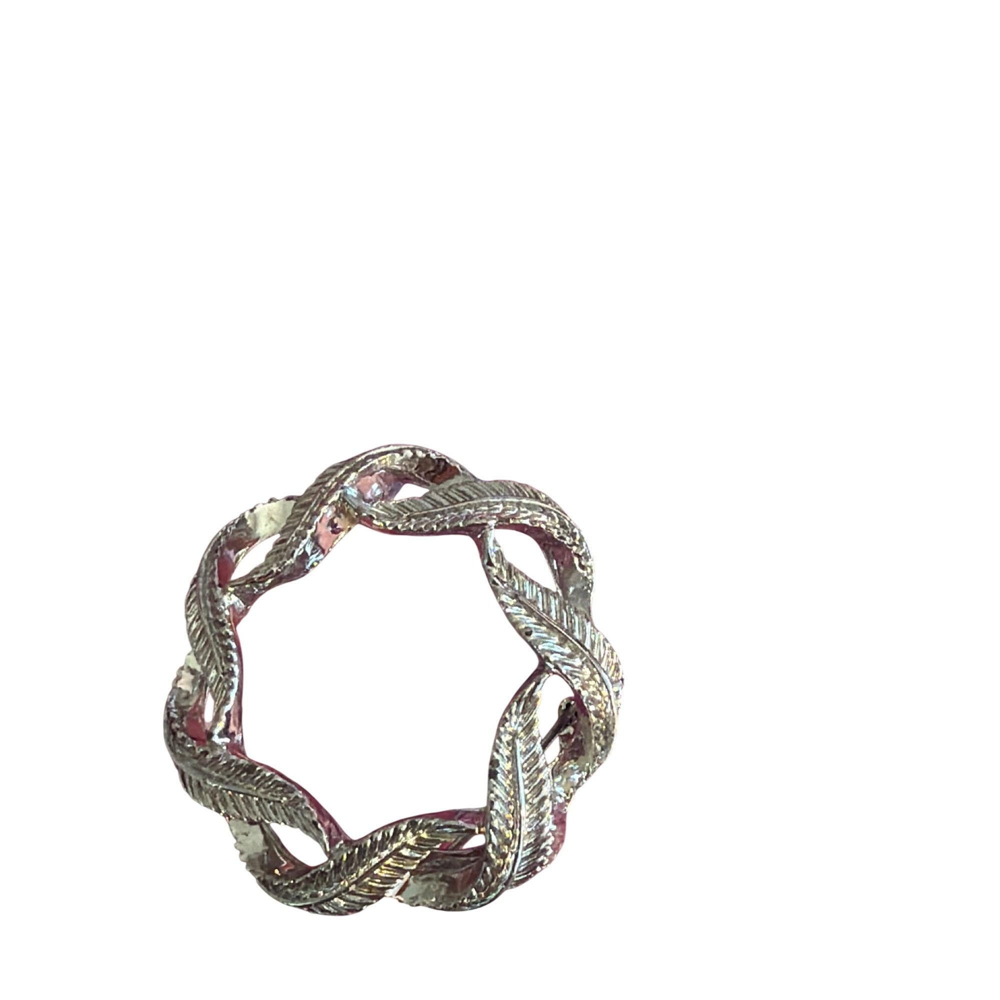 Other Vintage Gerrys Silver Tone Wreath Brooch Textured Leaf Round Size ONE SIZE - 5 Thumbnail
