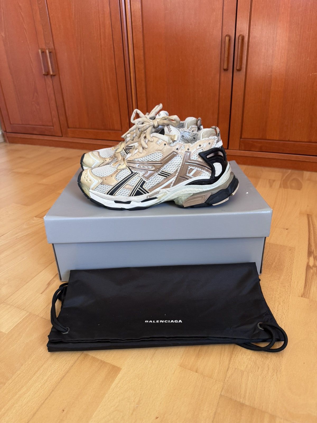Balenciaga Balenciaga Runner Beige Size US 8 / EU 41 - 1 Thumbnail