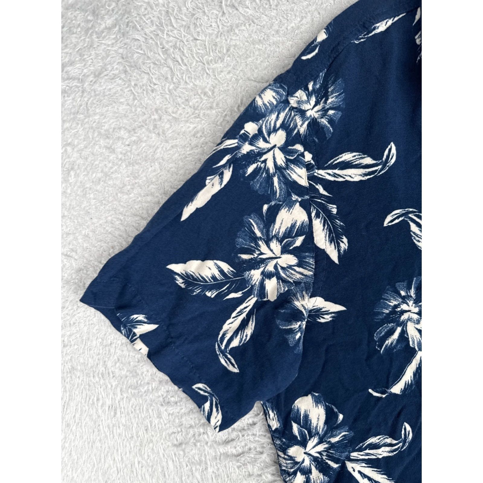 Old Navy Old Navy Button-Up Shirt Men Large Blue Floral Leaf Hawaiian Cotton Beach Slimming Size US L / EU 52-54 / 3 - 3 Thumbnail