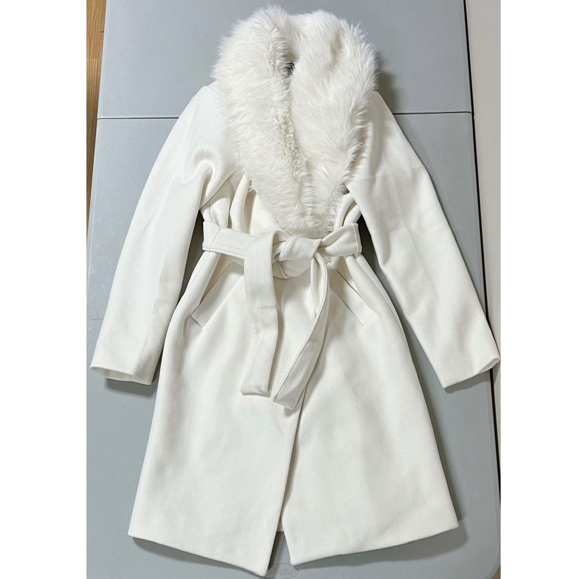 Vintage White Fur Wool Belted Jacket Winter Coat Outerwear Size S 🤍 Size S / US 4 / IT 40 - 1 Thumbnail