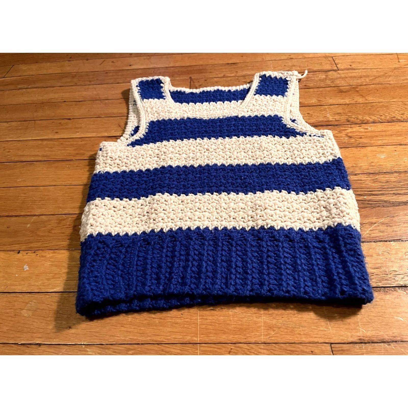 Vintage VINTAGE 70s Hand Crochet Granny Tank Top Vest Womens S Striped White Blue Boho Shirt Womens S Size S / US 4 / IT 40 - 2 Thumbnail