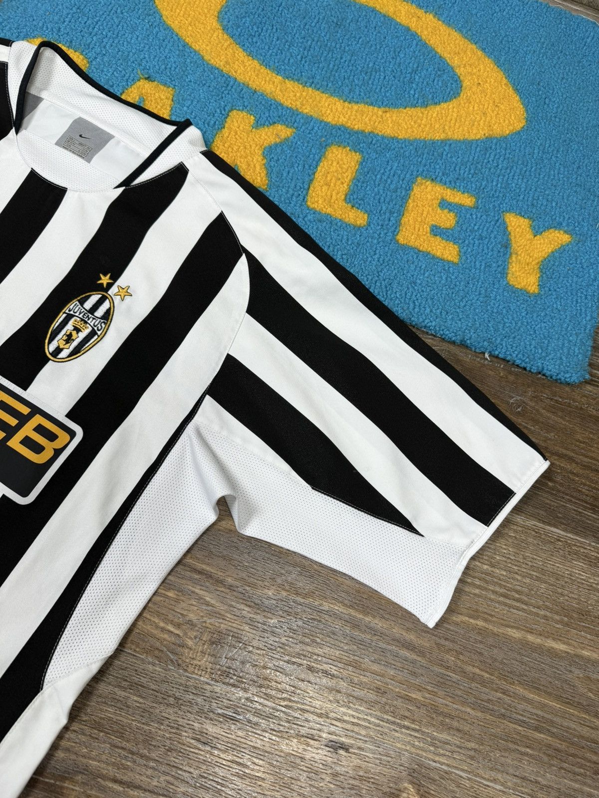 Nike Vintage Nike FC Juventus Home 2003/4 Soccer Jersey Size L Size US L / EU 52-54 / 3 - 8 Thumbnail