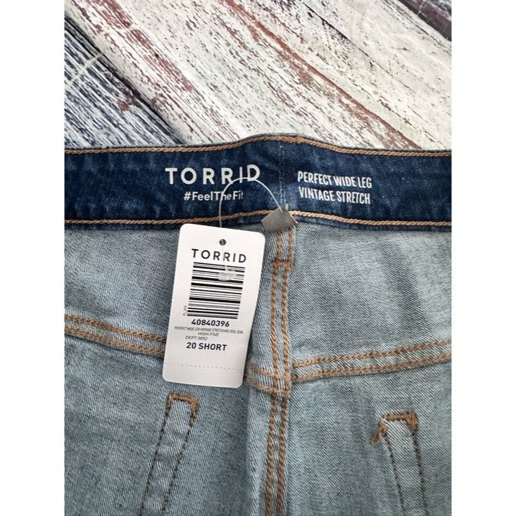 Torrid NWT Torrid Medium Wash Blue Mid Rise Vintage Stretch Wide Le Size 42" / US 20 - 5 Thumbnail