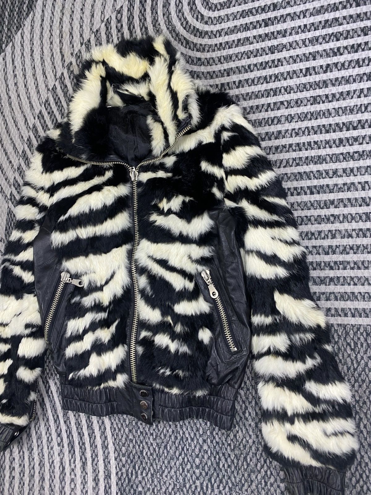 Japanese Brand Vintage Japanese Fashion Zebra Faux Fur Biker Cropped Jacket Size S / US 4 / IT 40 - 5 Thumbnail