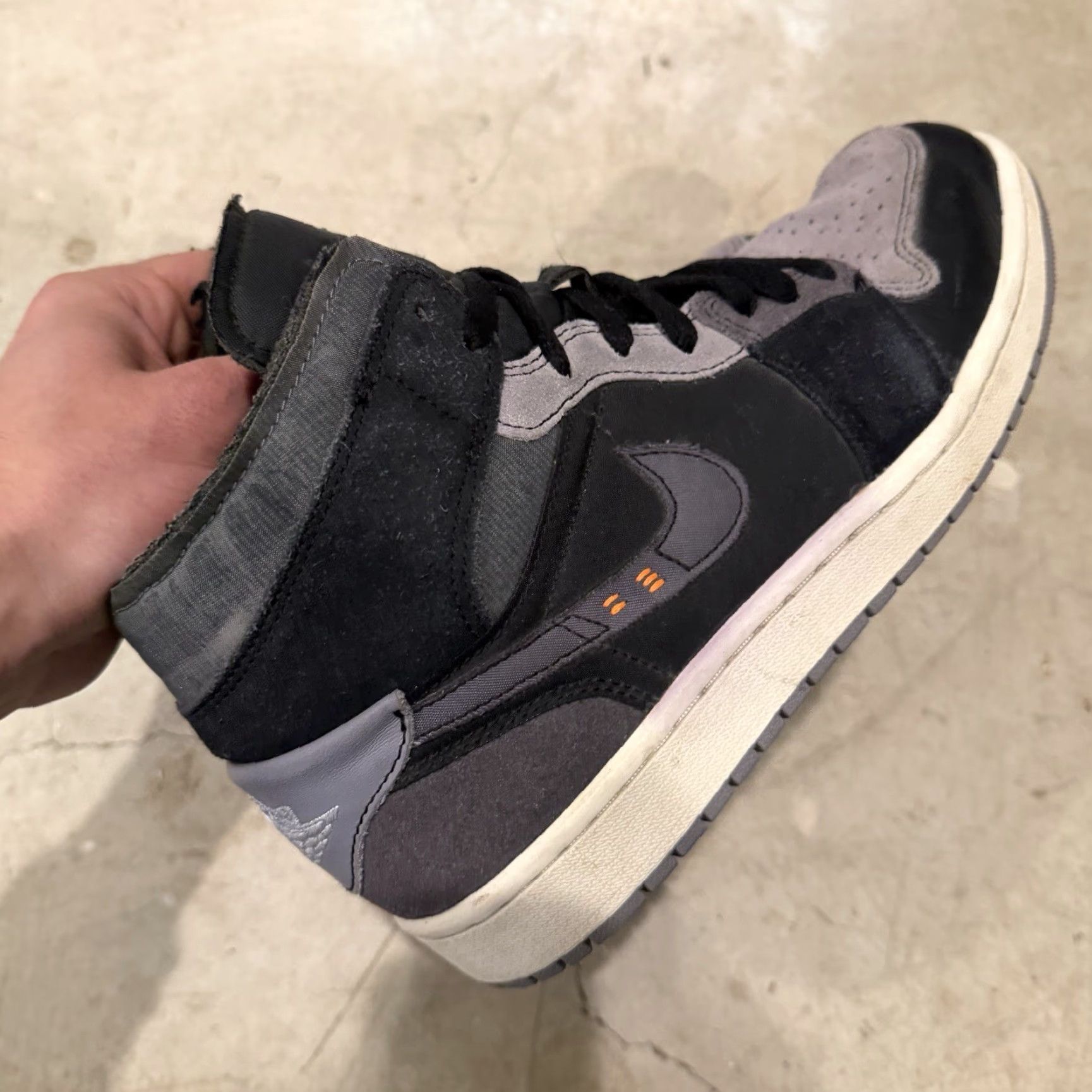 Jordan Brand Nike Air Jordan 1 Mid SE Craft ‘Inside Out’ Black Mens Size 9 Sneaker Casual 2022-05-10 0 Size US 9 / EU 42 - 5 Thumbnail