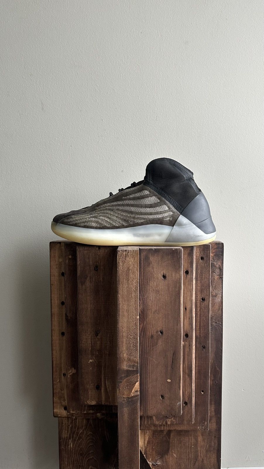 Adidas Adidas YZY QNTM “Barium” Size US 12.5 / EU 45-46 - 2 Thumbnail