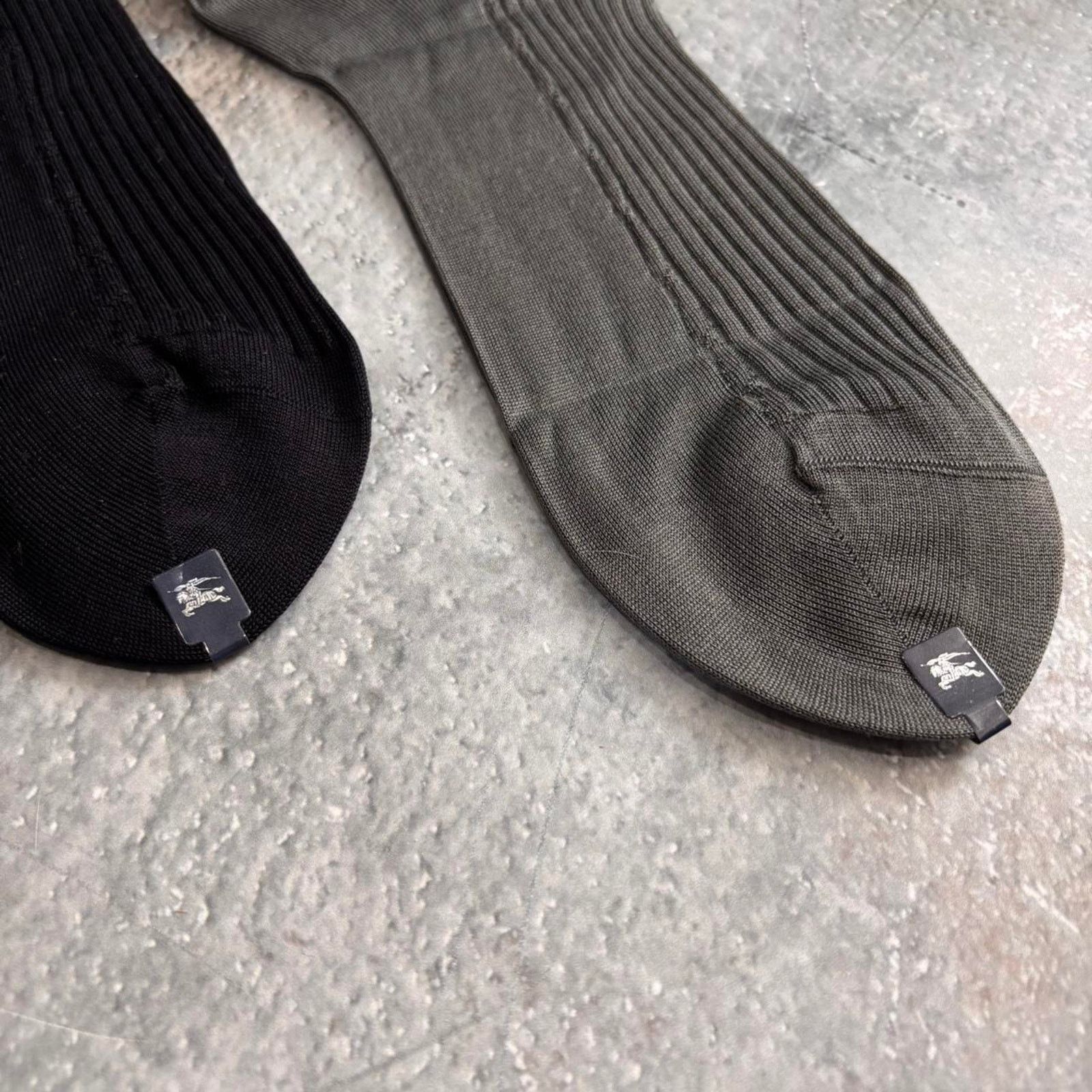 Burberry Vintage 90s Black & Grey Burberry Dress Socks. Mens 7 Size ONE SIZE - 4 Thumbnail