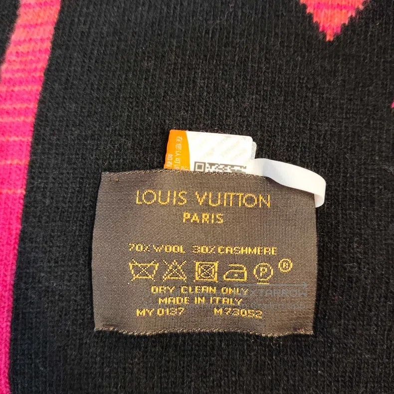 Louis Vuitton Louis Vuitton Black with pink scarf Size ONE SIZE - 5 Thumbnail