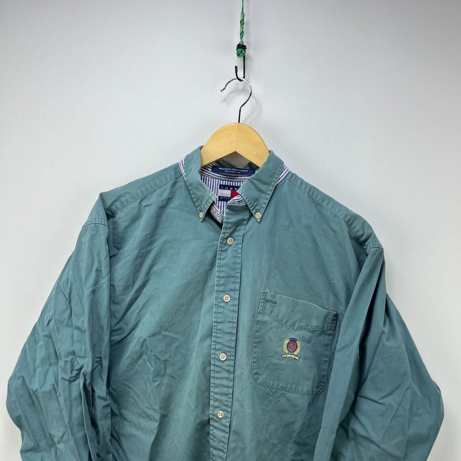 Tommy Hilfiger × Vintage Vintage 90s Tommy Hilfiger Crest Button-Up Shirt Medium Size US M / EU 48-50 / 2 - 2 Thumbnail