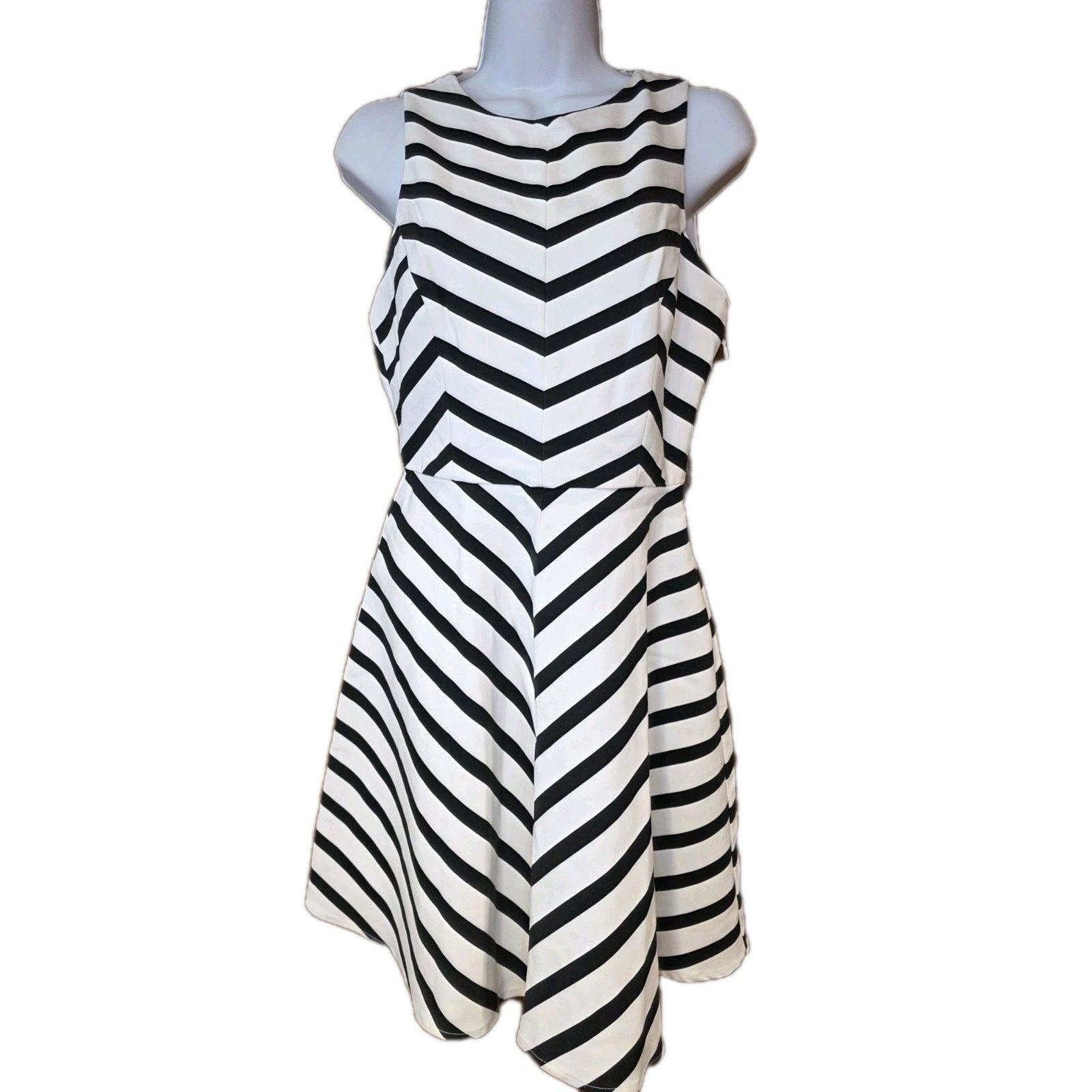 zara black and white knit dress STRIPED KNIT MINI DRESS - Black / White