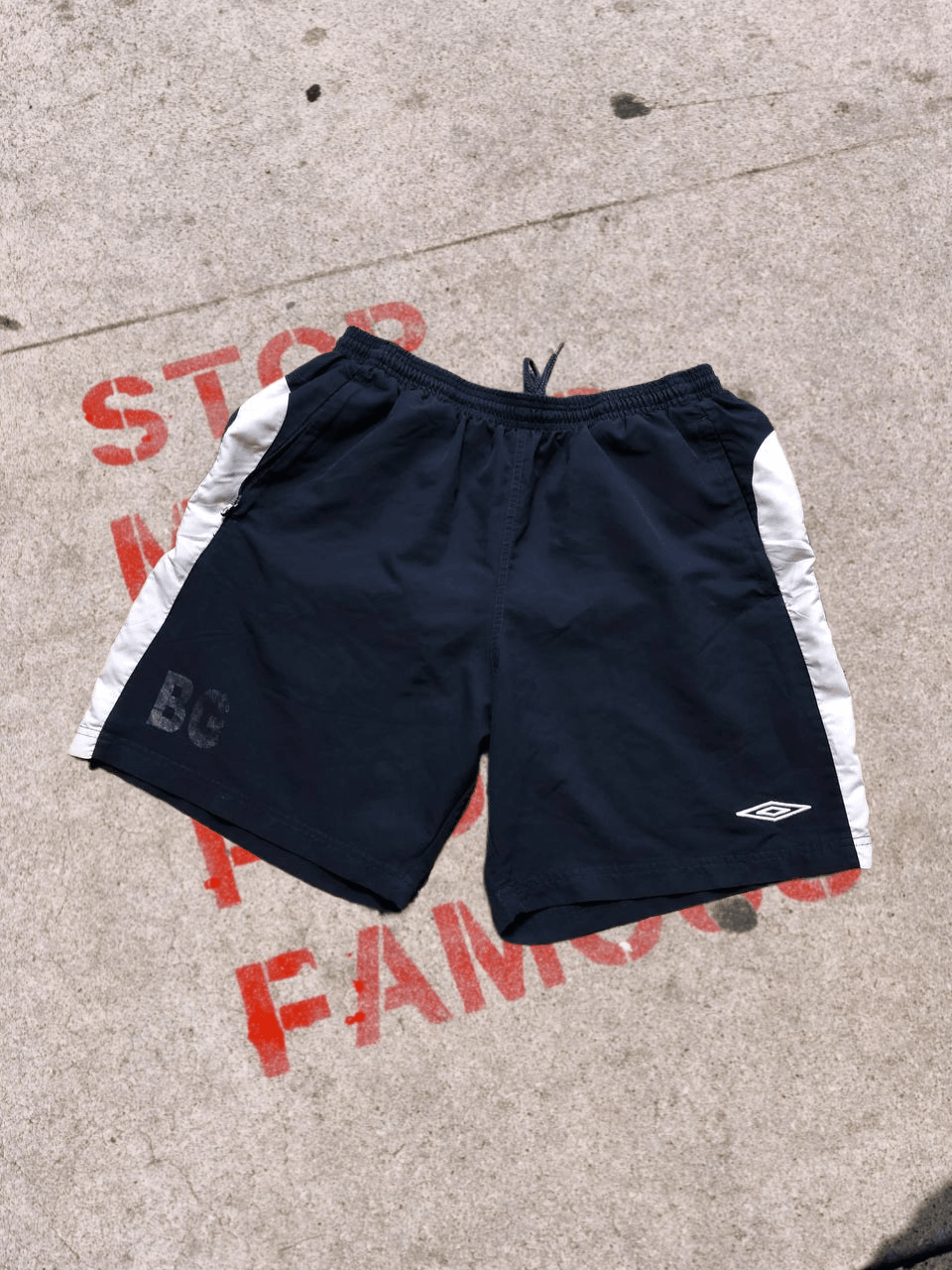Umbro Vintage 90s Umbro shorts streetwear logo Size US 36 / EU 52 - 1 Thumbnail