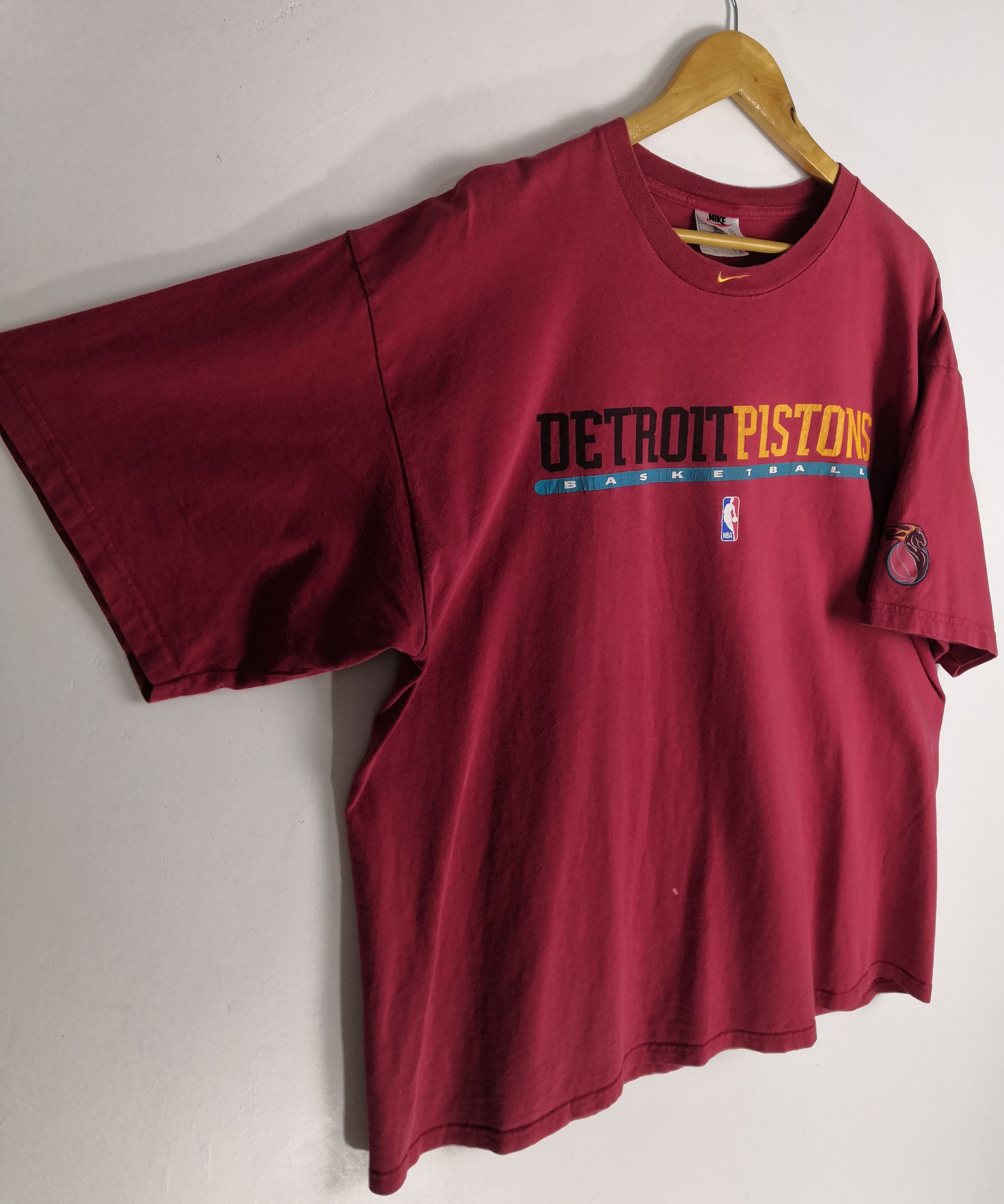 Nike Vintage 90s Nike T-Shirt Detroit Pistons Basketball Tee Size US XL / EU 56 / 4 - 3 Thumbnail