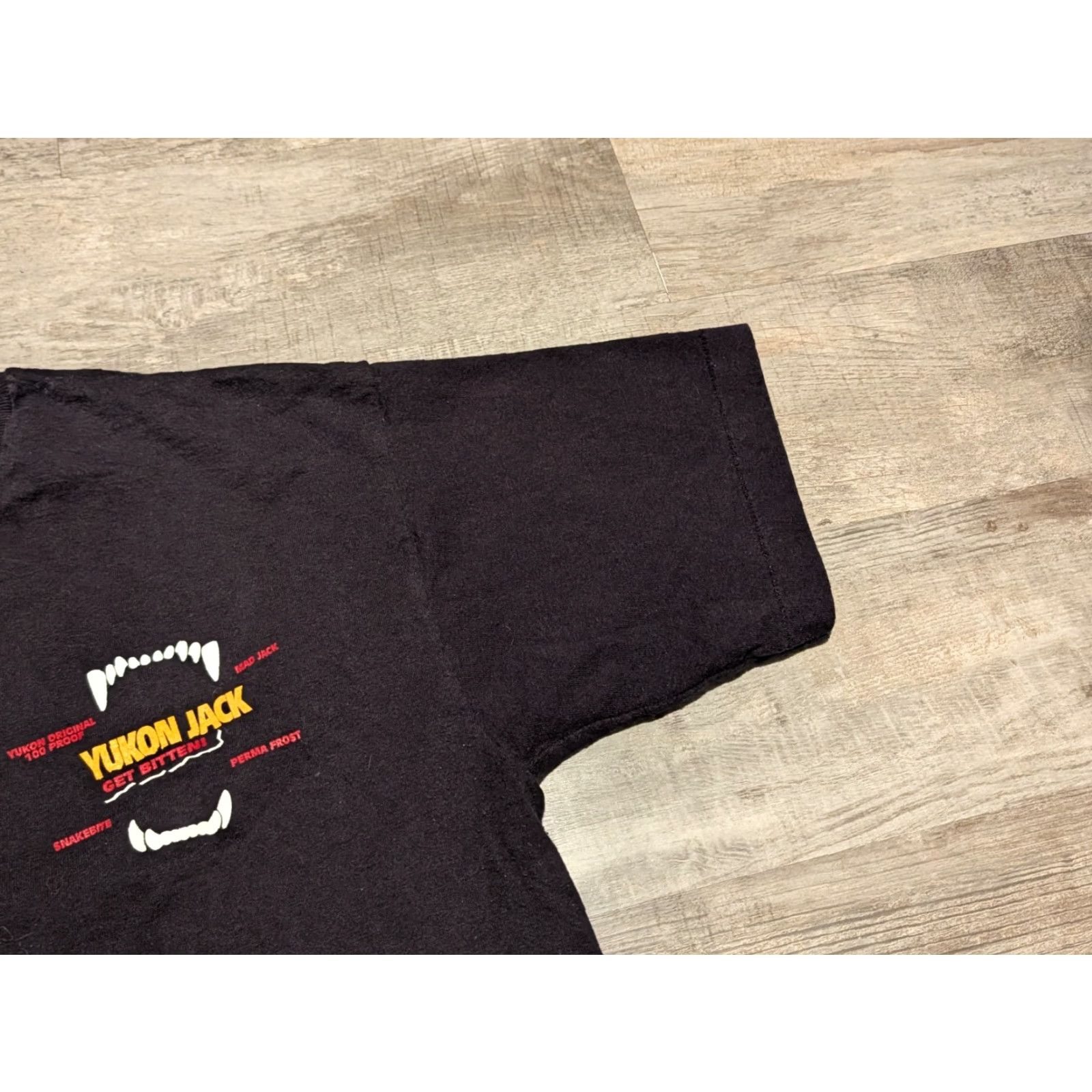 Fruit Of The Loom VINTAGE Yukon Jack Alcohol Promo Tee Shirt Mens T-Shirt Black L Fruit of the Loom 90s 80s USA Crew Neck Short Sleeve Cotton Size US L / EU 52-54 / 3 - 4 Thumbnail