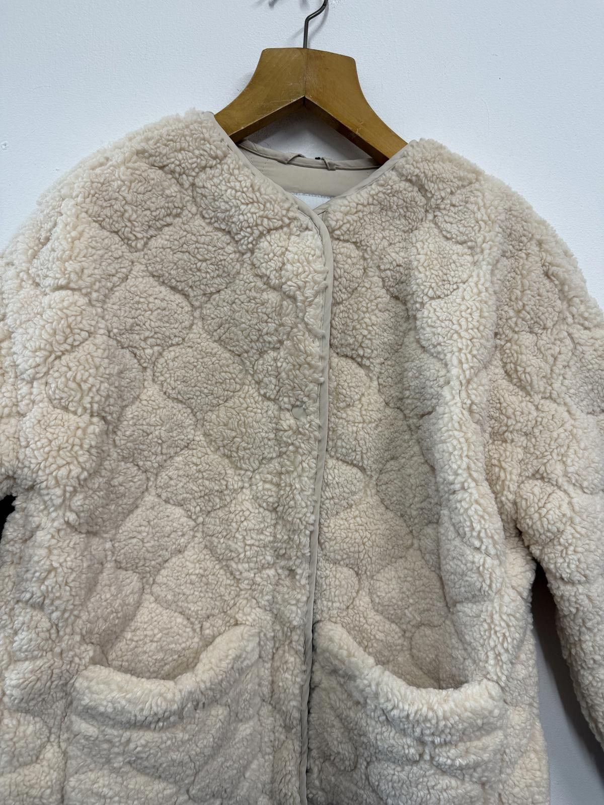 Sci-Fi Fantasy Cream Quilted Sherpa Fleece Jacket with Pockets Size XS / US 0-2 / IT 36-38 - 3 Thumbnail