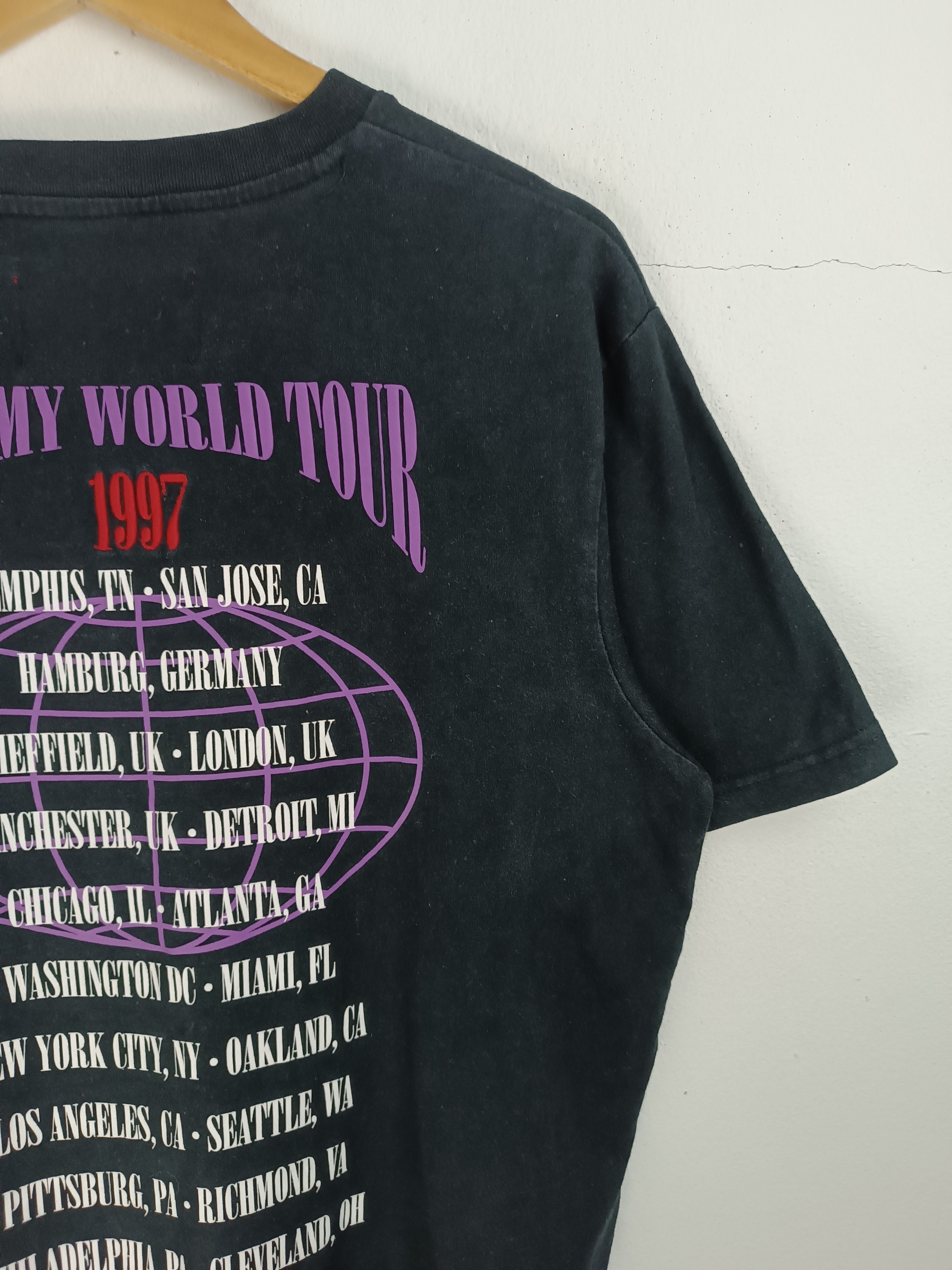 Rap Tees VINTAGE AALIYAH WORLD TOUR 1997 TOUR TEE jcole left eye dre Size US L / EU 52-54 / 3 - 14 Thumbnail