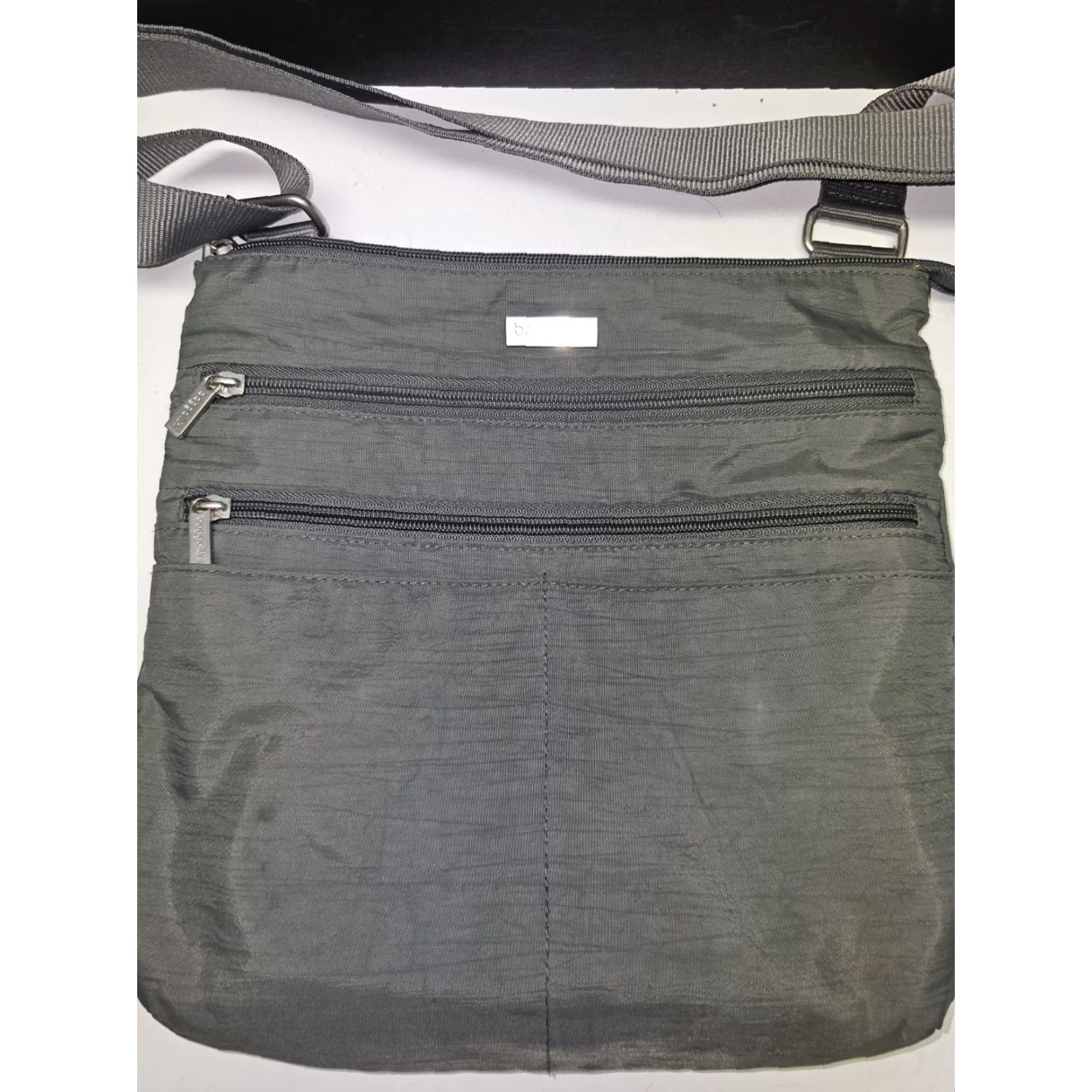 Vintage Baggallini Signature Crossbody Bag - Gray Nylon w/ Beige Lining - 3 Compartment - Women - Medium - Black - Nylon - Crossbody - Adjustable Strap Size ONE SIZE - 3 Thumbnail