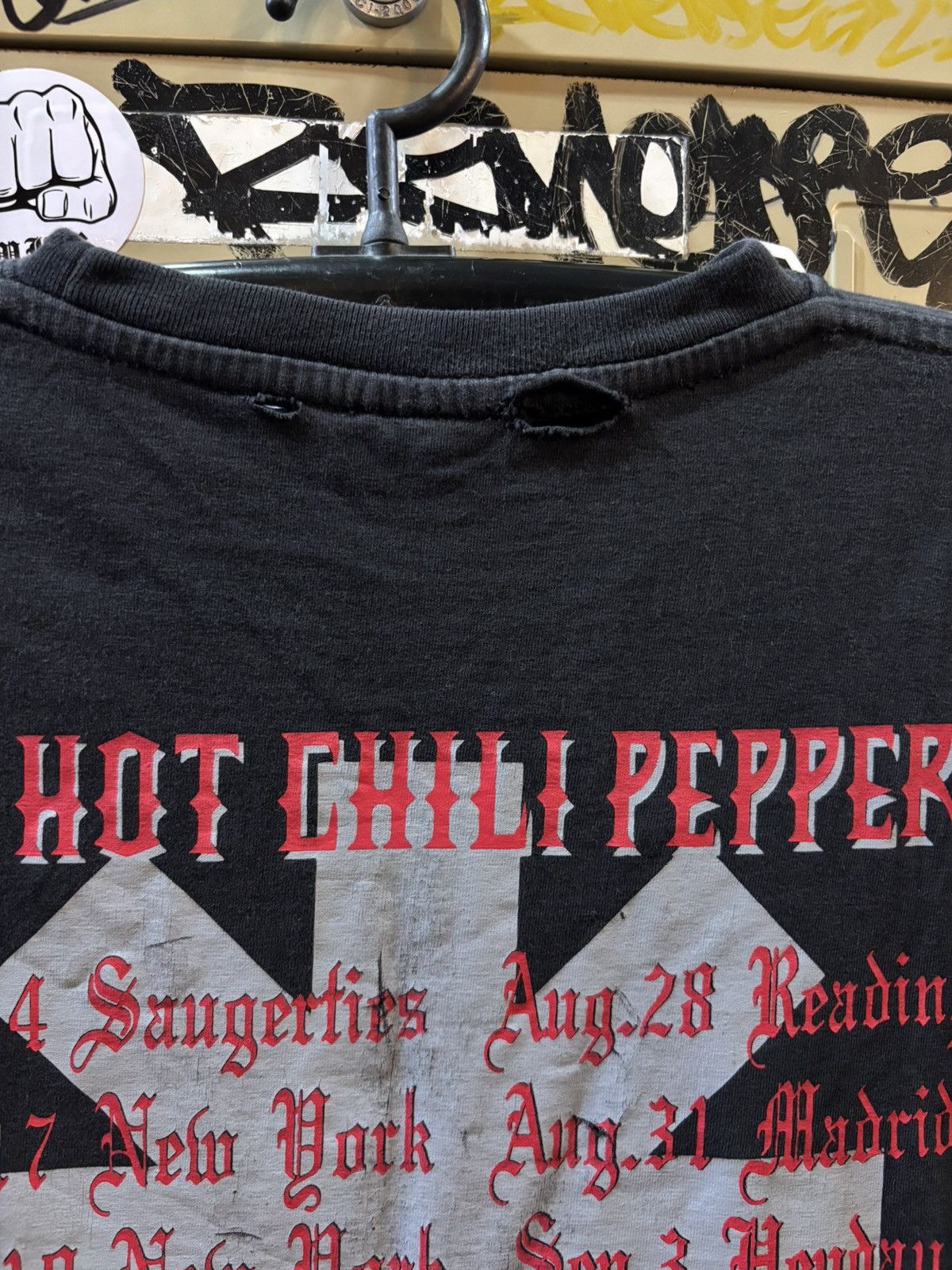 Band Tees Red hot chili pepper 90’s T shirt Size US XL / EU 56 / 4 - 7 Thumbnail