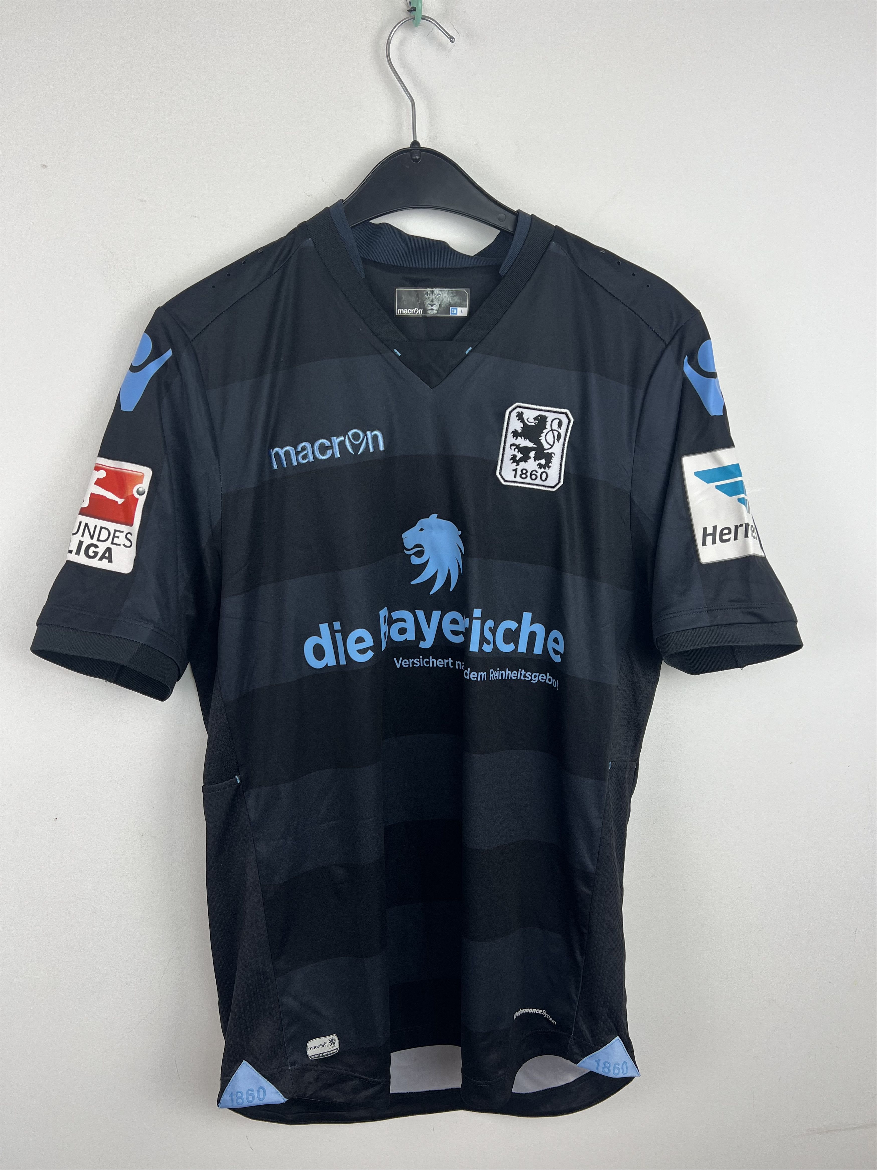 Macron TSV 1860 Munchen 2016-17 Away FOOTBALL Kit SHIRT Size US L / EU 52-54 / 3 - 3 Thumbnail