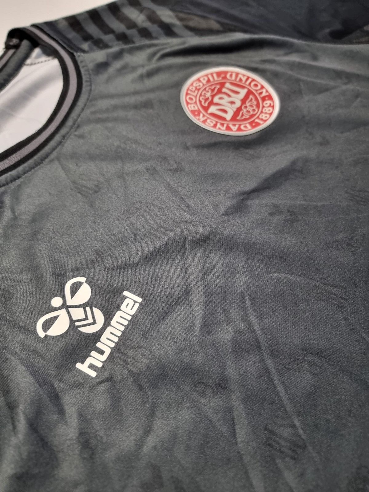 Hummel Denmark 2022 GK special kit Hummel L mens football shirt Size US L / EU 52-54 / 3 - 6 Thumbnail