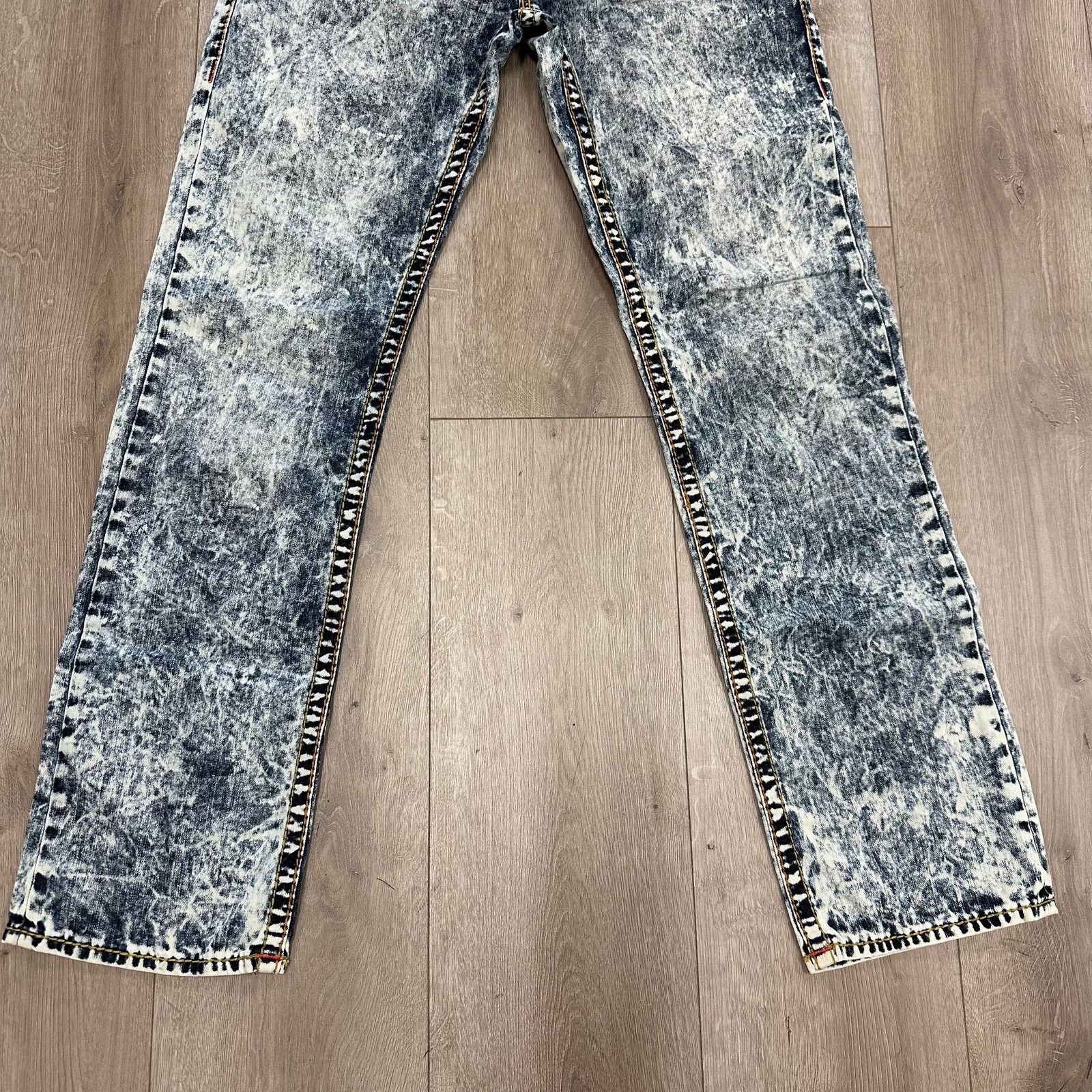 True Religion True Religion Acid Wash Straight leg denim jeans size 32 Size US 32 / EU 48 - 6 Thumbnail