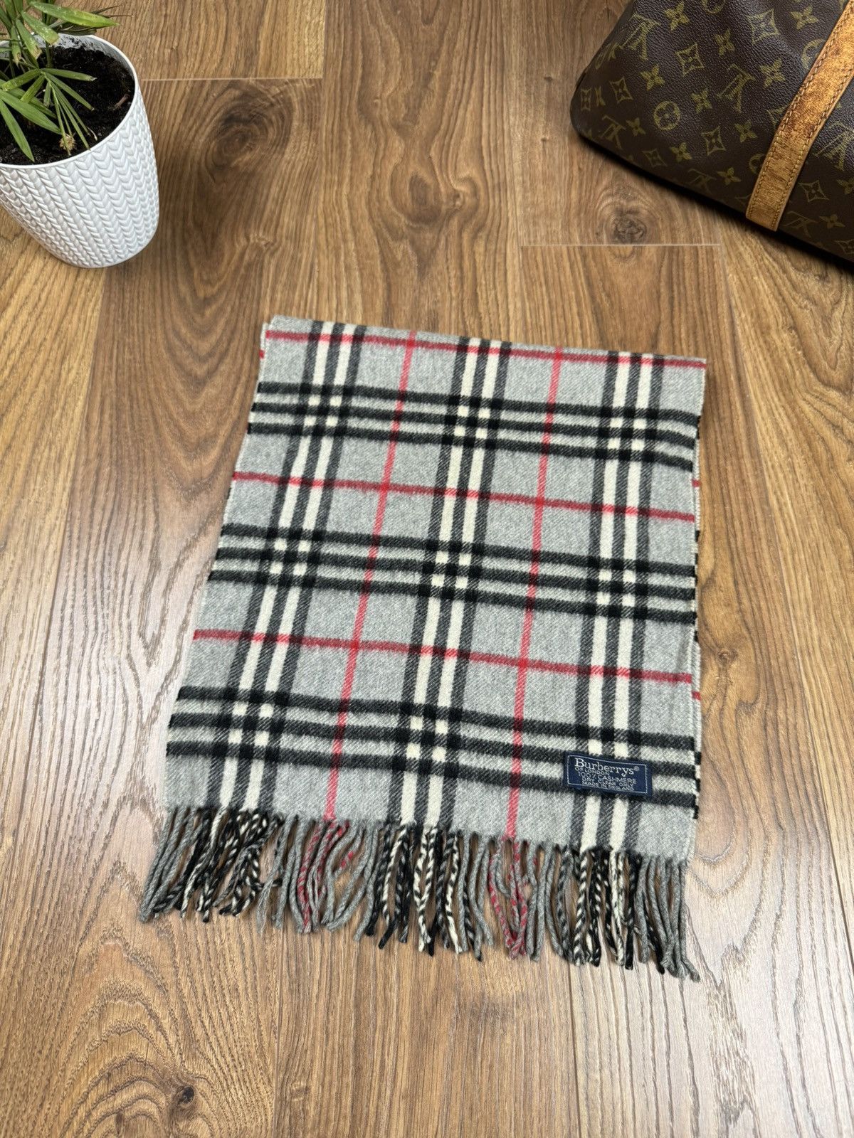 Burberry Vintage cashmere scarf Burberry’s 90s original luxury item Size ONE SIZE - 1 Thumbnail