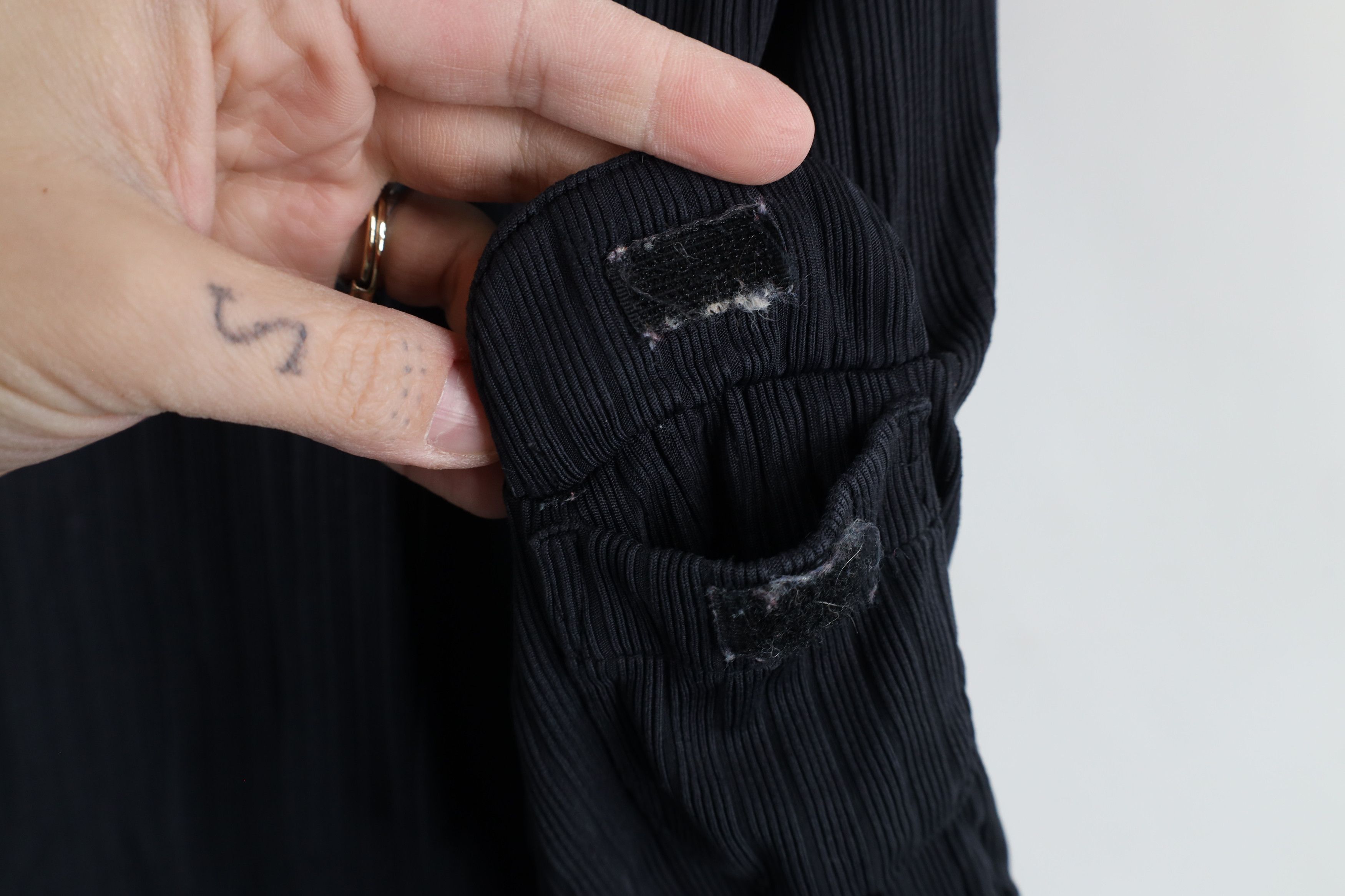 Guess × Vintage Vintage 90s Guess Spell Out Ribbed Knit Pocket T-Shirt Black Size US XL / EU 56 / 4 - 6 Thumbnail