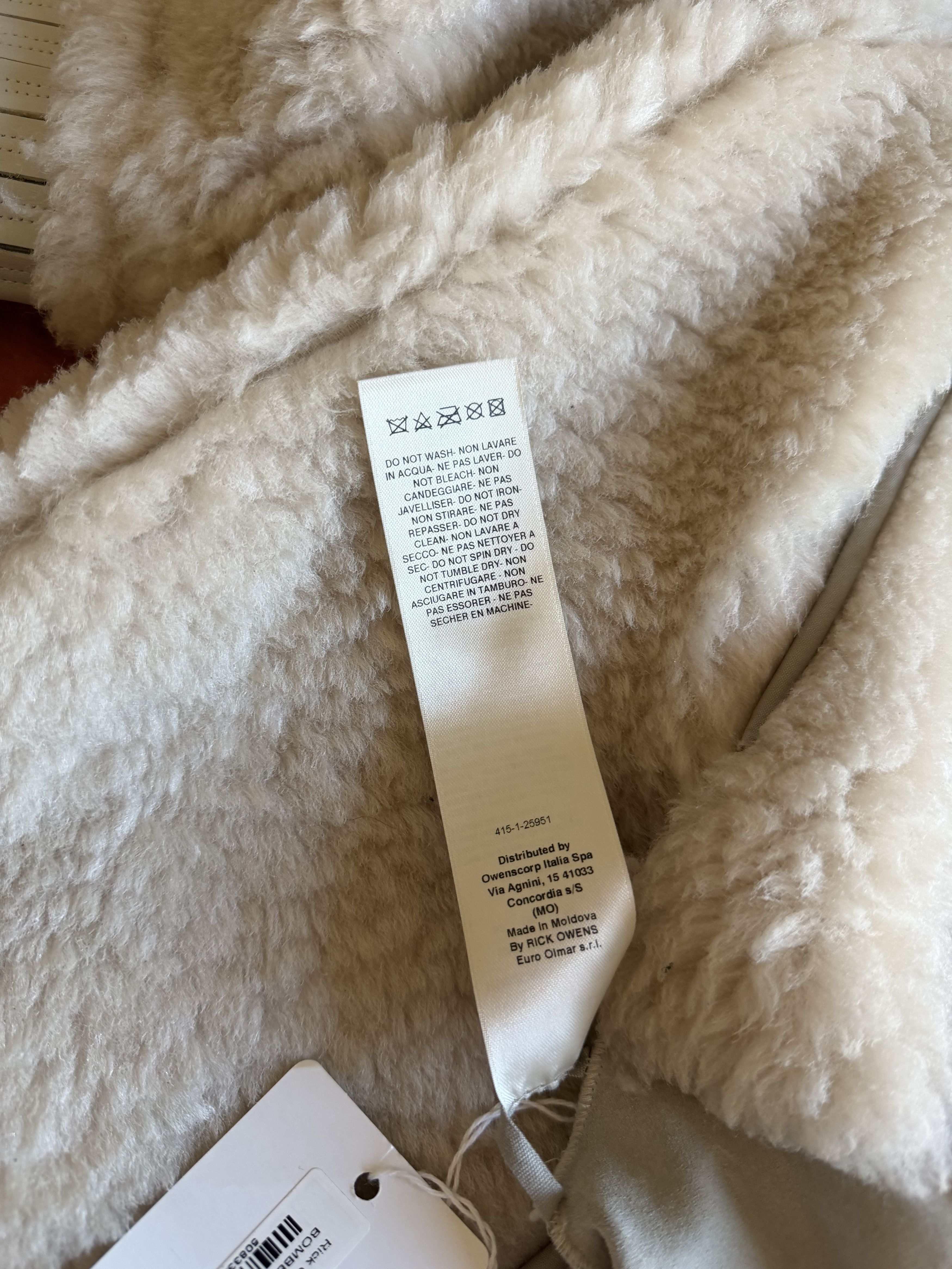 Rick Owens Rick Owens Girdered Reversible Shearling Bomber in White Size US L / EU 52-54 / 3 - 16 Thumbnail