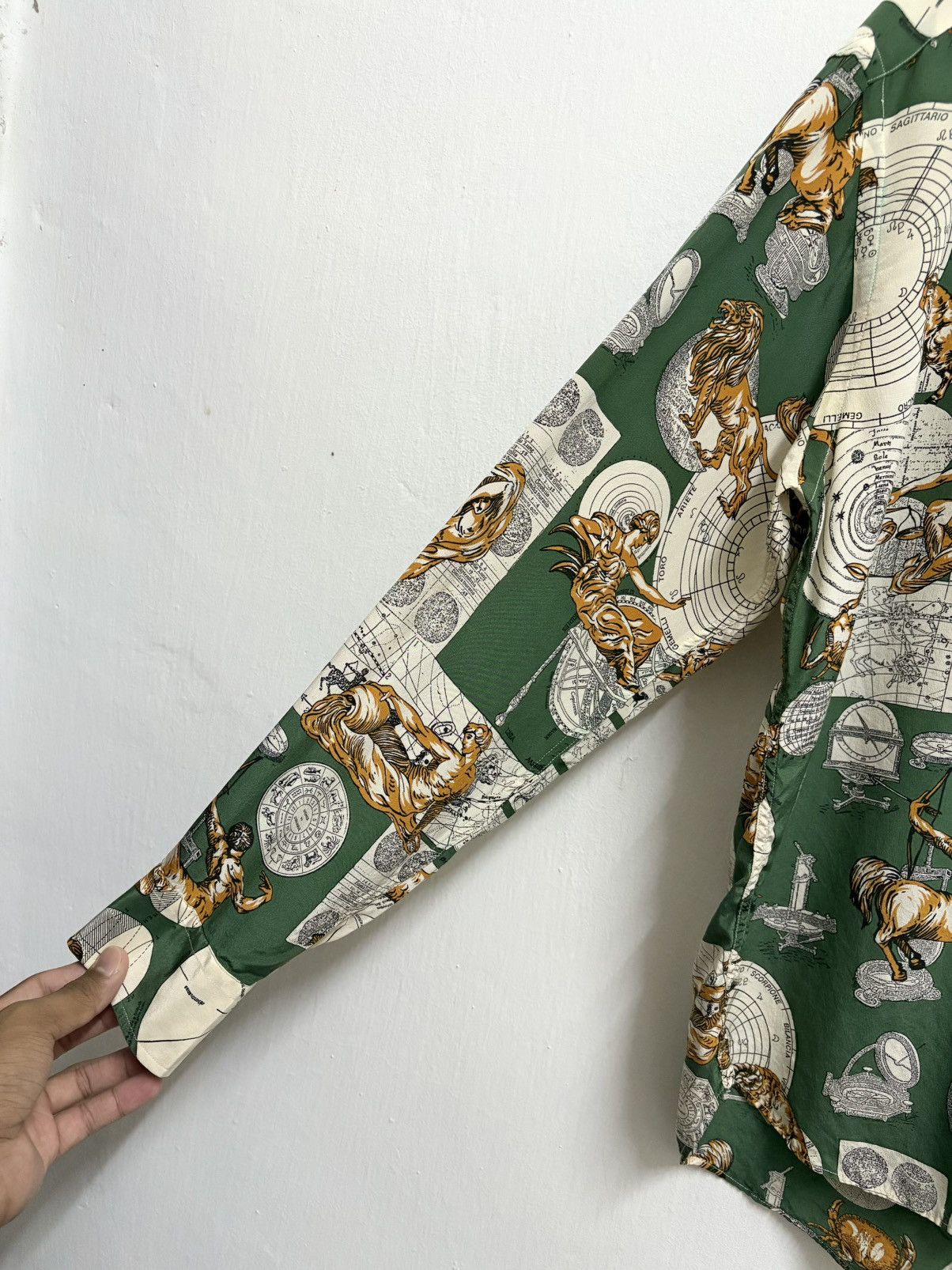 Givenchy Vintage Gentleman Givenchy Paris Scorpio Horoscope Shirt Size US L / EU 52-54 / 3 - 9 Thumbnail