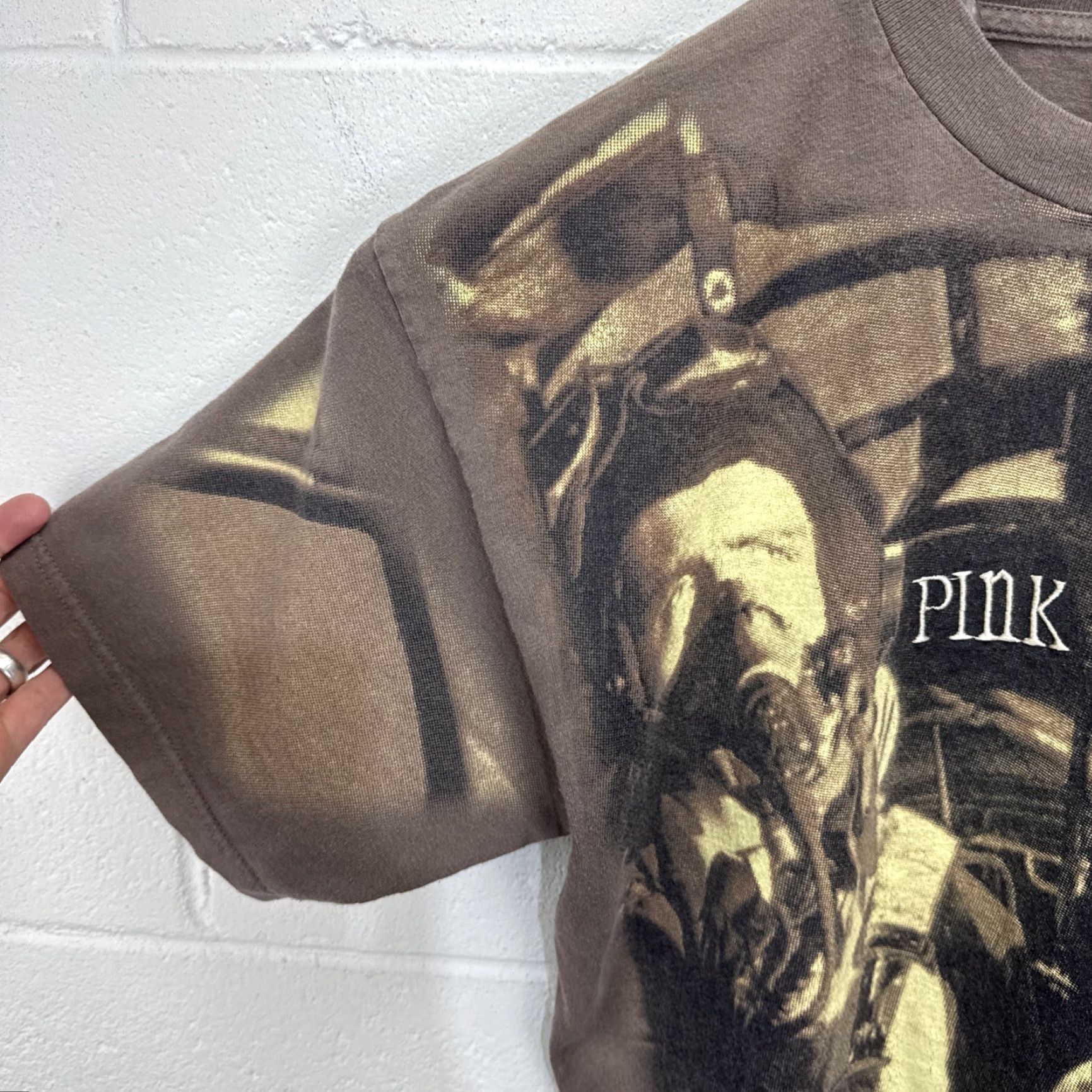 AAA VINTAGE Pink Floyd All Over Print T-Shirt Men XL Brown 90s Band Music Embroidered Graphic Size US XL / EU 56 / 4 - 4 Thumbnail