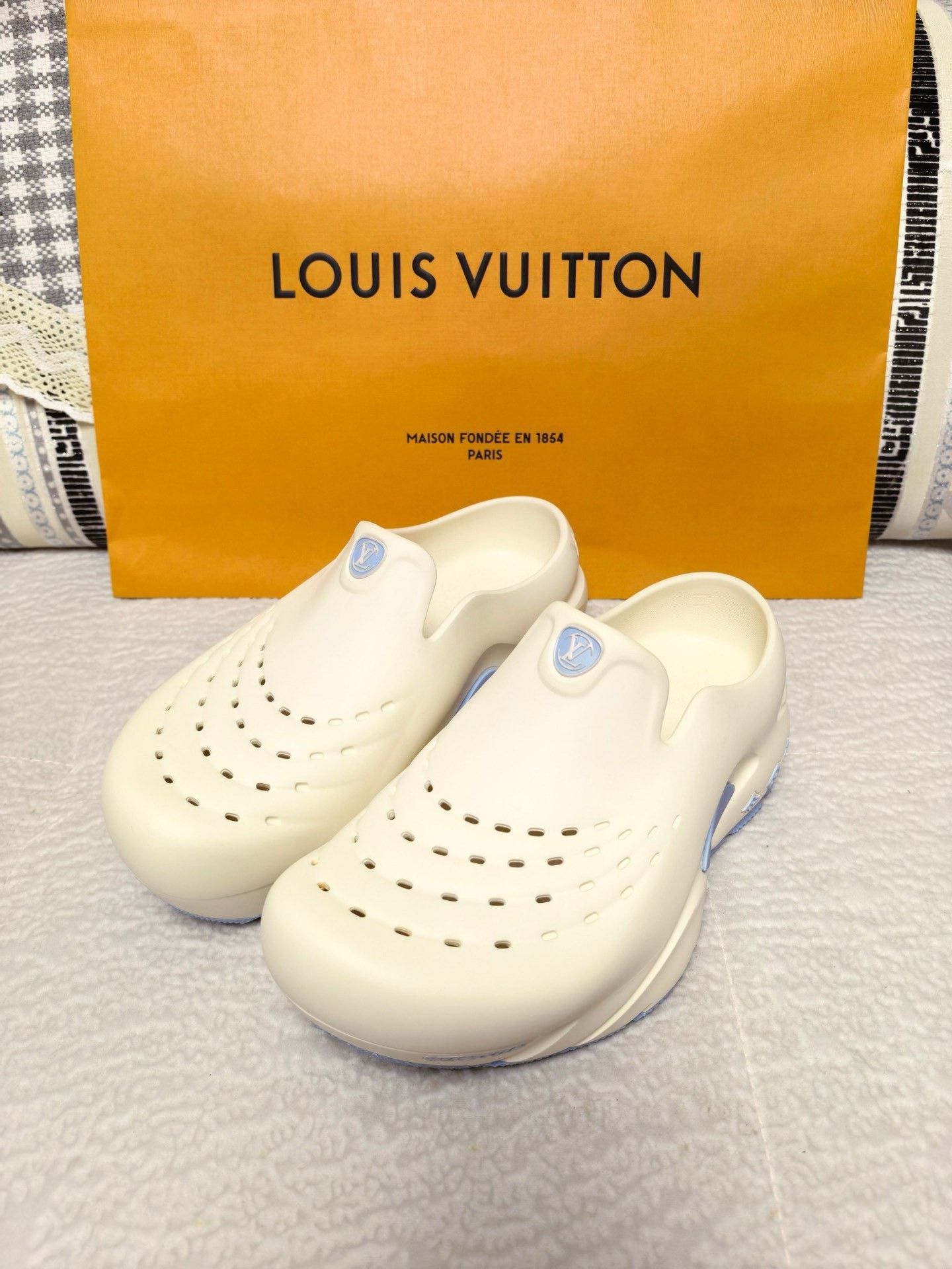 Louis Vuitton LV Men's New Shark Shoes Size US 9 / EU 42 - 1 Thumbnail
