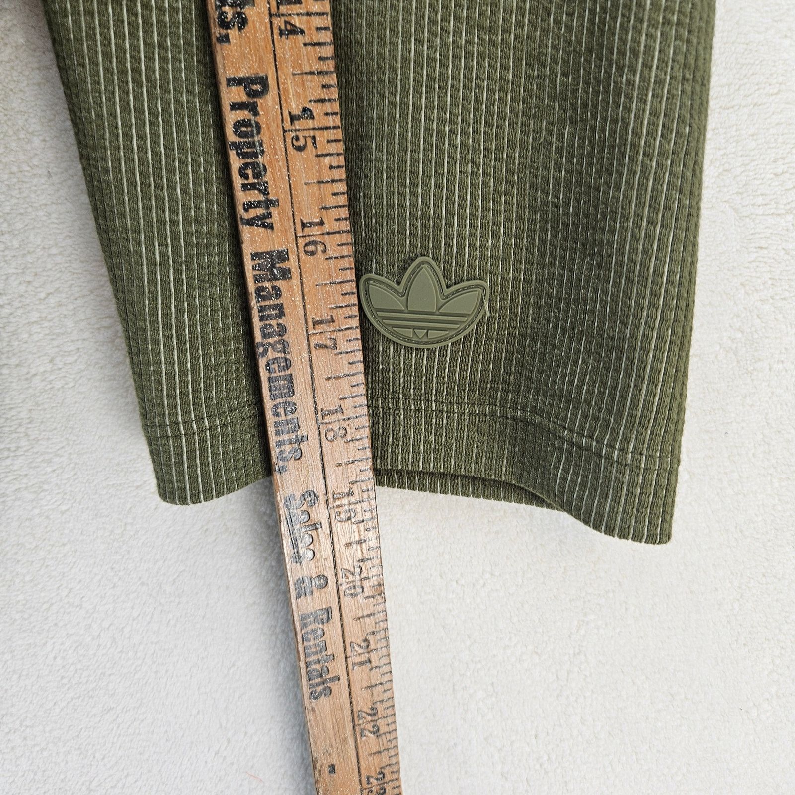 Adidas ADIDAS ORIGINAL WOMEN'S XS RIBBED OLIVE GREEN SHORT LEGGING Size 24" / US 00 / IT 34 - 4 Thumbnail