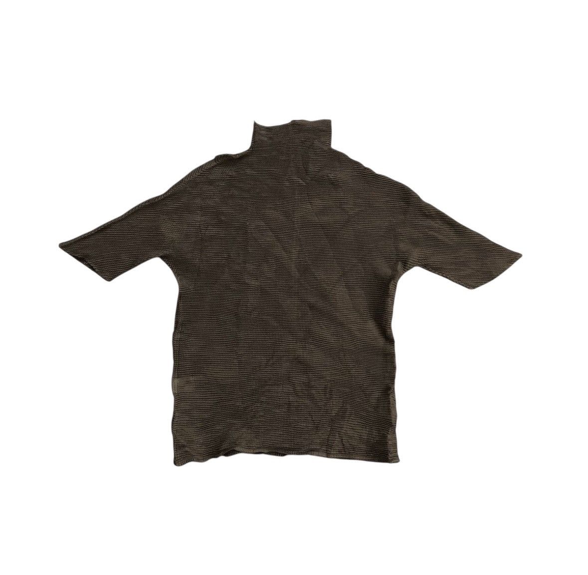 Issey Miyake 2000s Issey Miyake Pleats Turtleneck Strect Material Size US S / EU 44-46 / 1 - 1 Thumbnail