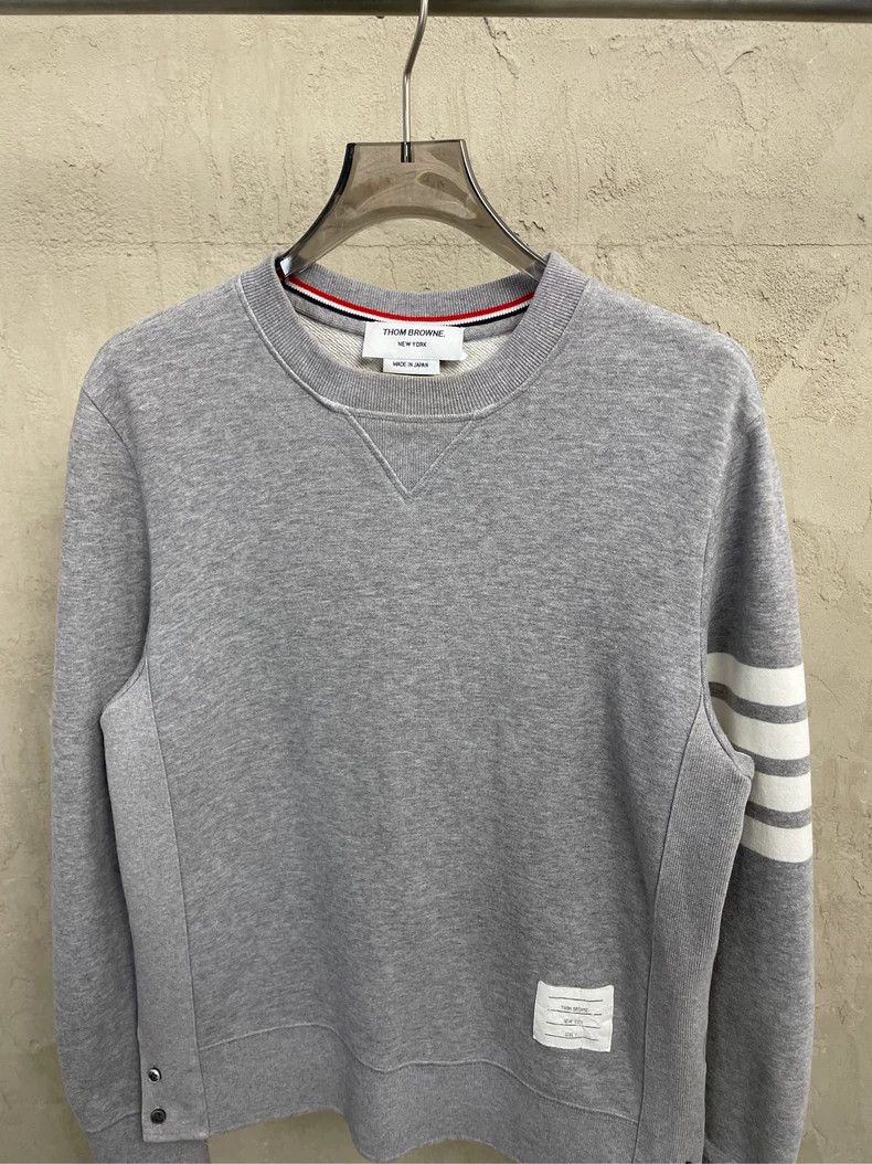 Thom Browne Thom browne Gray four-striped round-neck sweatshirt 2504-Ne Size US M / EU 48-50 / 2 - 3 Thumbnail