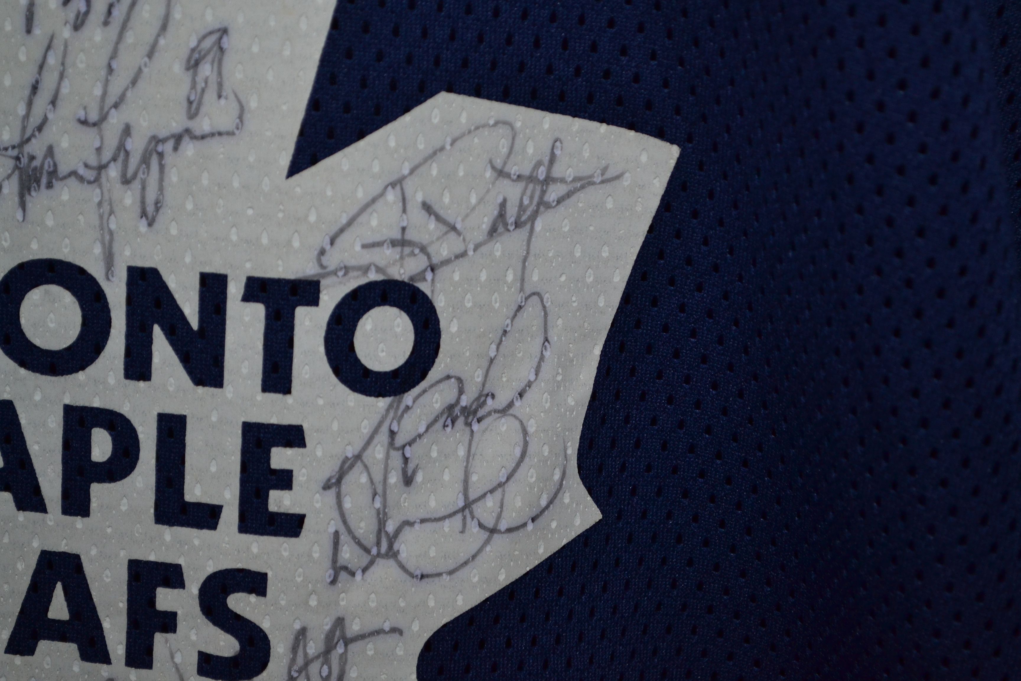 Other Toronto Maple Leafs Practice Jersey L Simplex Signed Canada Size US L / EU 52-54 / 3 - 8 Thumbnail
