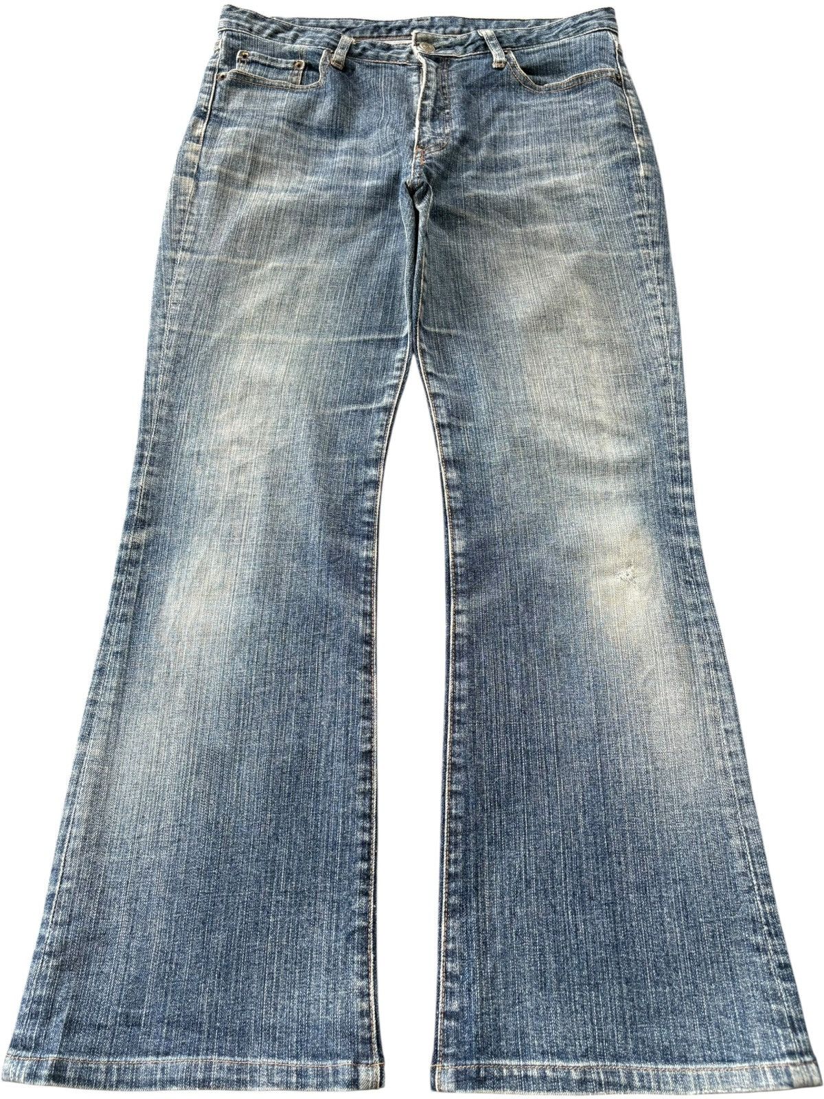 Uniqlo Vintage Japanese Uniqlo Blue Wash Flare Jeans Size US 32 / EU 48 - 1 Thumbnail
