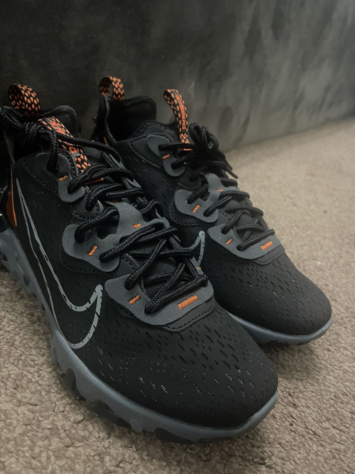Nike Nike reacts Size US 6 / EU 39 - 5 Thumbnail