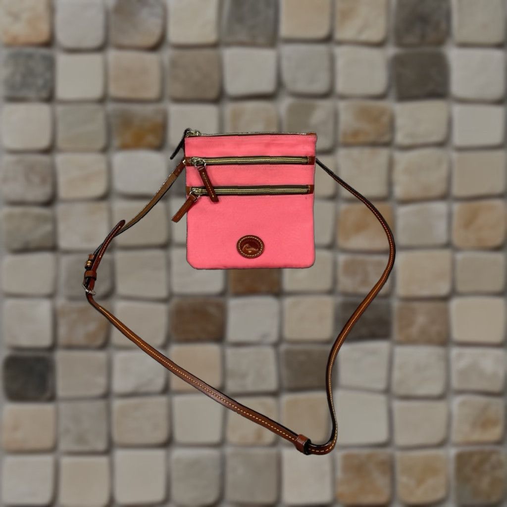Dooney Bourke Dooney & Bourke Crossbody Bag Womens Small Pink Leather Outer Zipper Pocket Adjustable Strap Womens