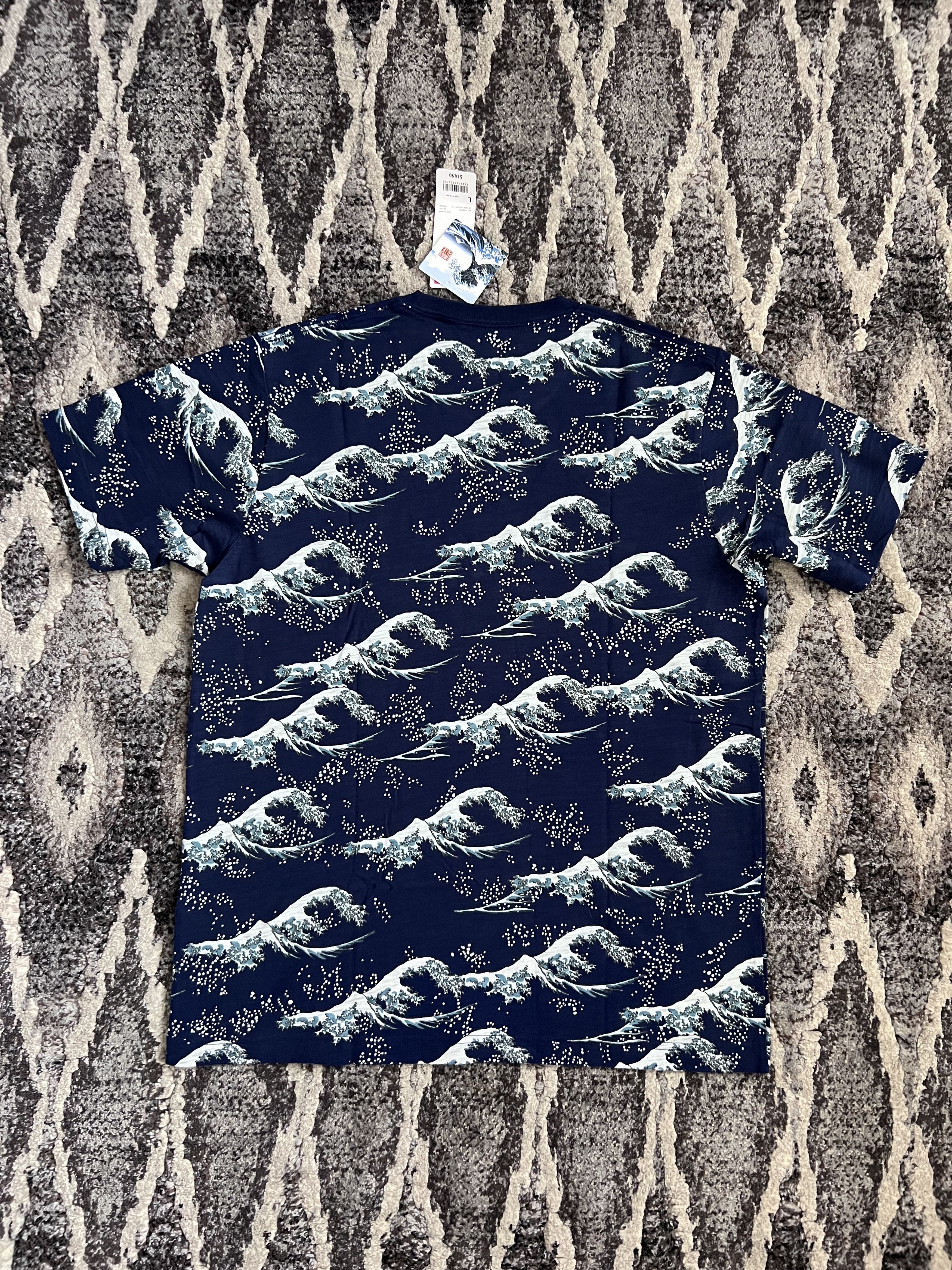 Uniqlo Uniqlo Hokusai Blue Waves Tee Size US L / EU 52-54 / 3 - 2 Thumbnail