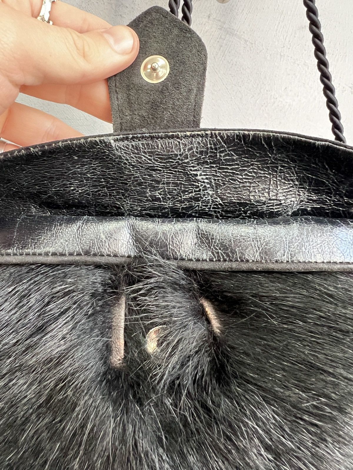 Le Grande Bleu (L.G.B.) REAL FUR FUZZY BAG MESSENGER legrandebleu STYEL Size ONE SIZE - 7 Thumbnail