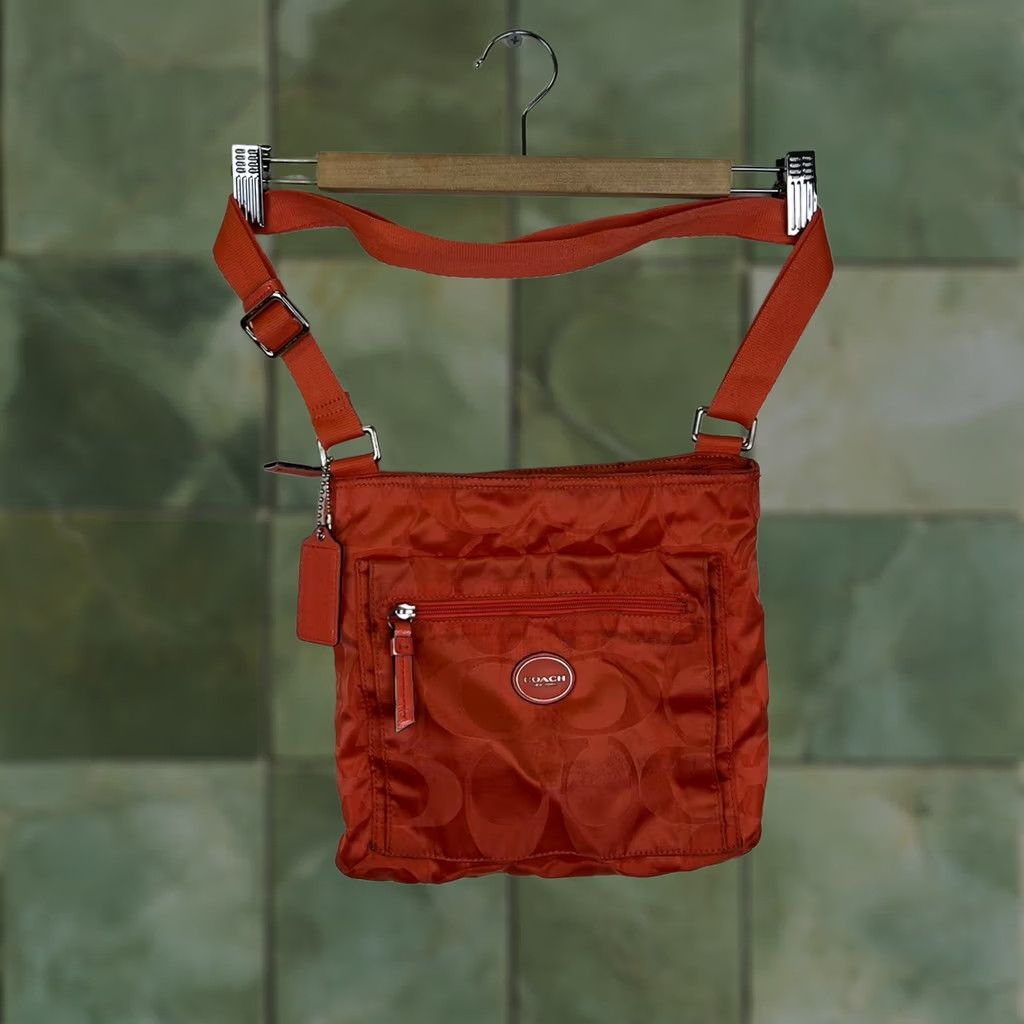 Coach VINTAGE Coach Orange Quilted Crossbody Bag Size ONE SIZE - 1 Thumbnail