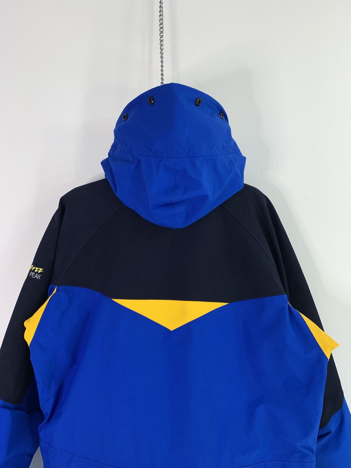 Berghaus × Vintage Berghaus Mera Peak Gore-Tex Hooded Jacket M Size Size US M / EU 48-50 / 2 - 9 Thumbnail