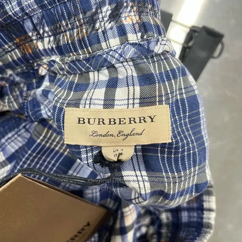 Burberry Burberry Blue Women's Shorts. Size 27" / US 4 / IT 40 - 3 Thumbnail