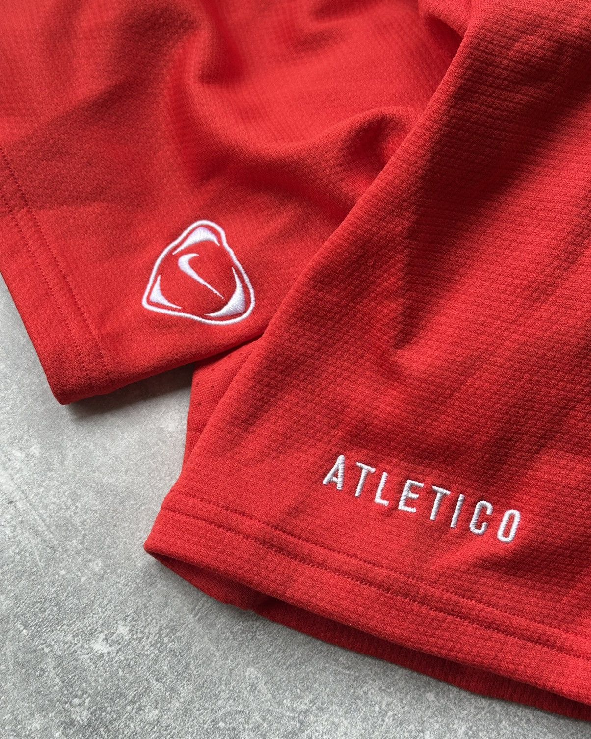 Nike Nike Total 90 Atletico Madrid Vintage Training Shirt Size XL Size US XL / EU 56 / 4 - 5 Thumbnail