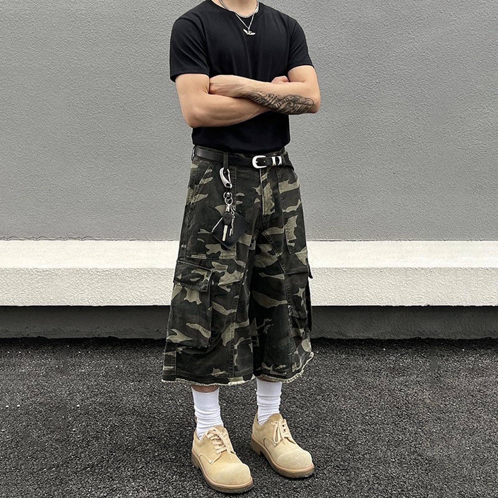 Other Multiple Long Wide-Leg Cargo Shorts Size US 30 / EU 46 - 3 Thumbnail