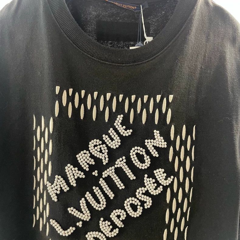 Louis Vuitton Louis Vuitton size 5l Black beaded logo short sleeve 2501-N Size US XXL / EU 58 / 5 - 2 Thumbnail